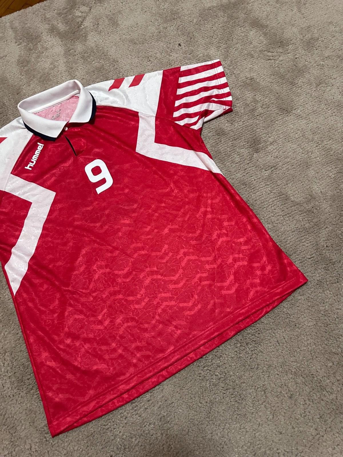 Hummel HUMMEL 90s Denmark Retro Home Football Shirt #9 Size XL Men Size US XL / EU 56 / 4 - 2 Thumbnail