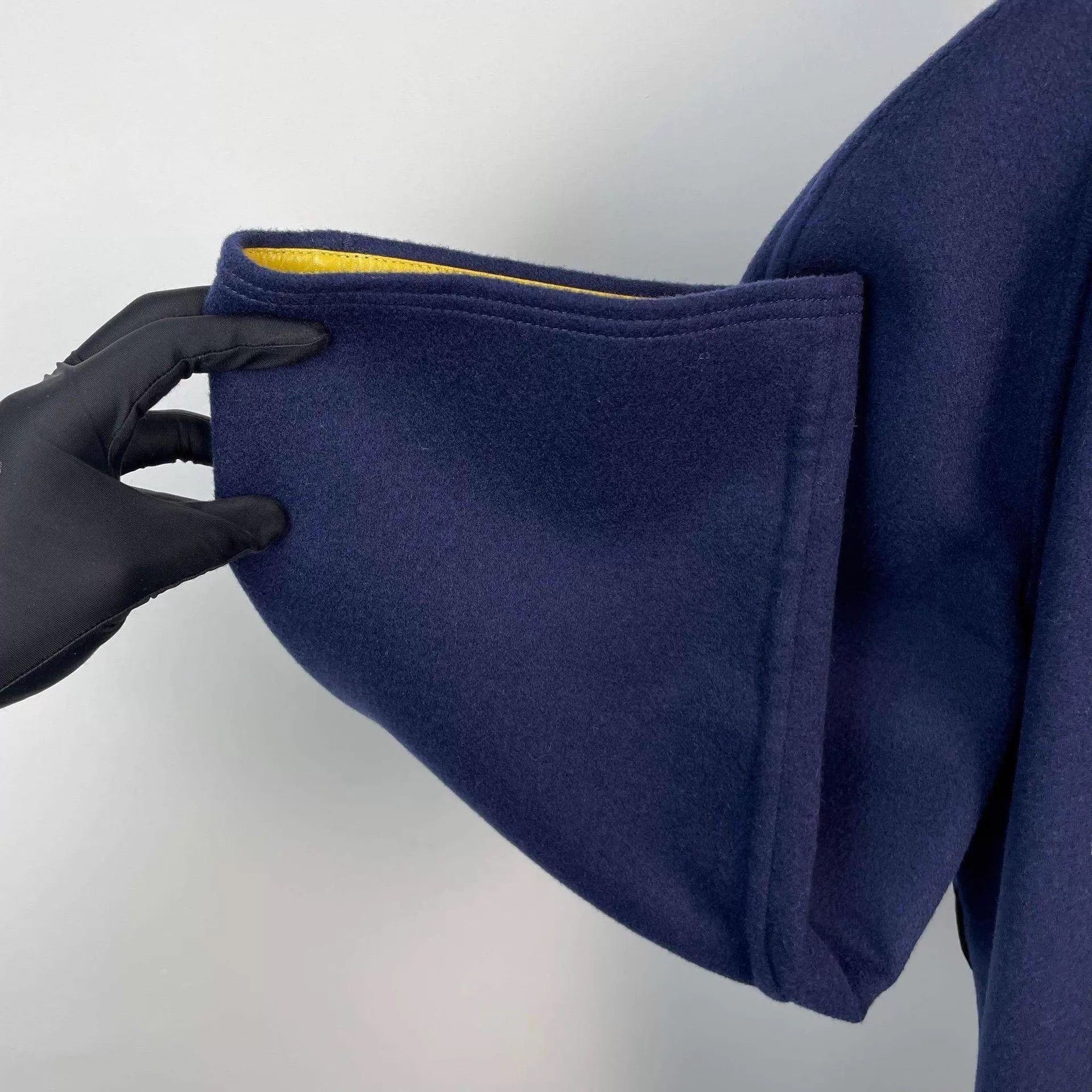 Louis Vuitton Louis Vuitton Monogram print navy lining long coat 40 Size M / US 6-8 / IT 42-44 - 6 Thumbnail