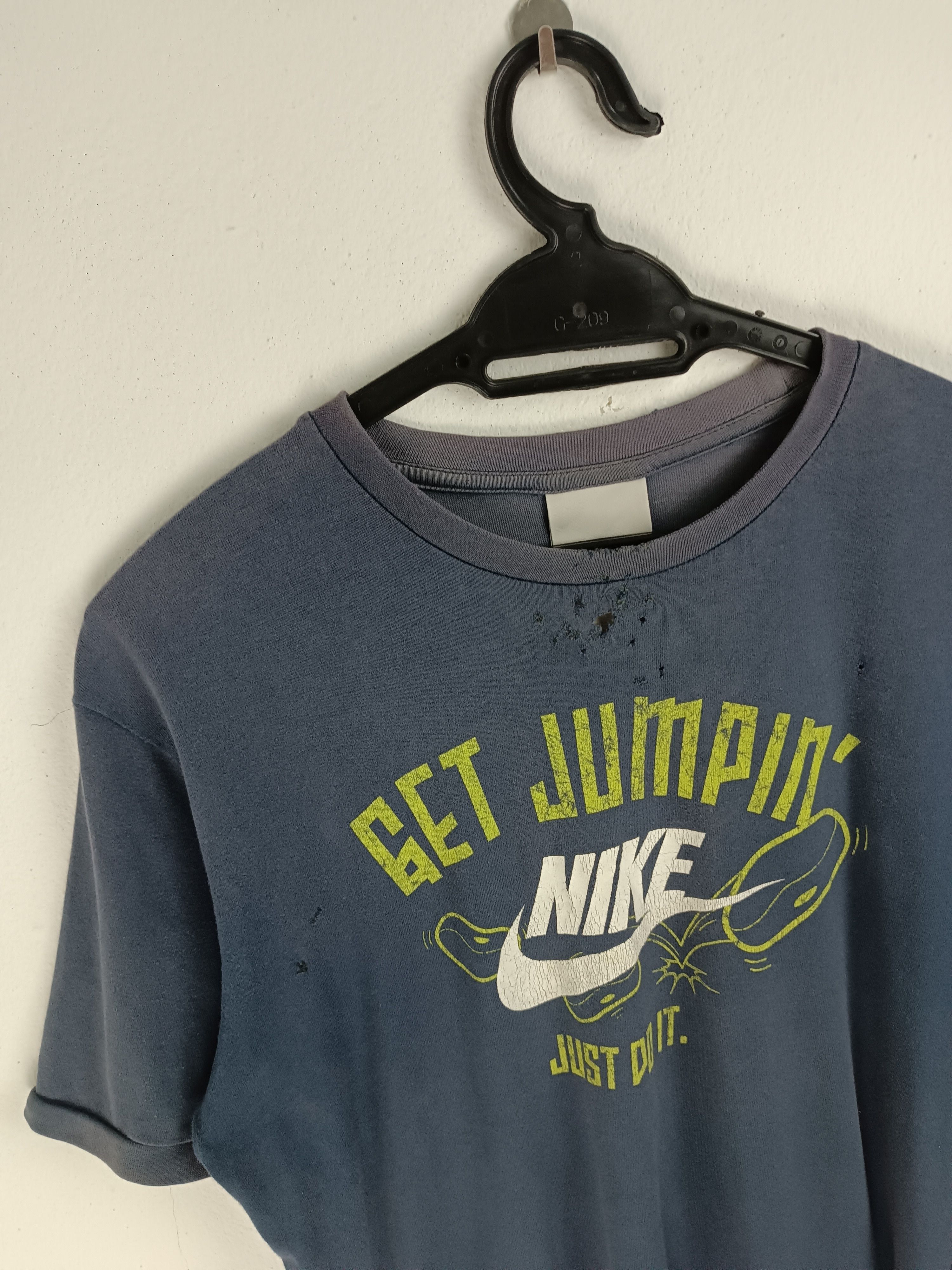 Nike THRASHED FADED VINTAGE Y2K NIKE GET JUMPIN VERY RARE TEE Size US M / EU 48-50 / 2 - 5 Thumbnail
