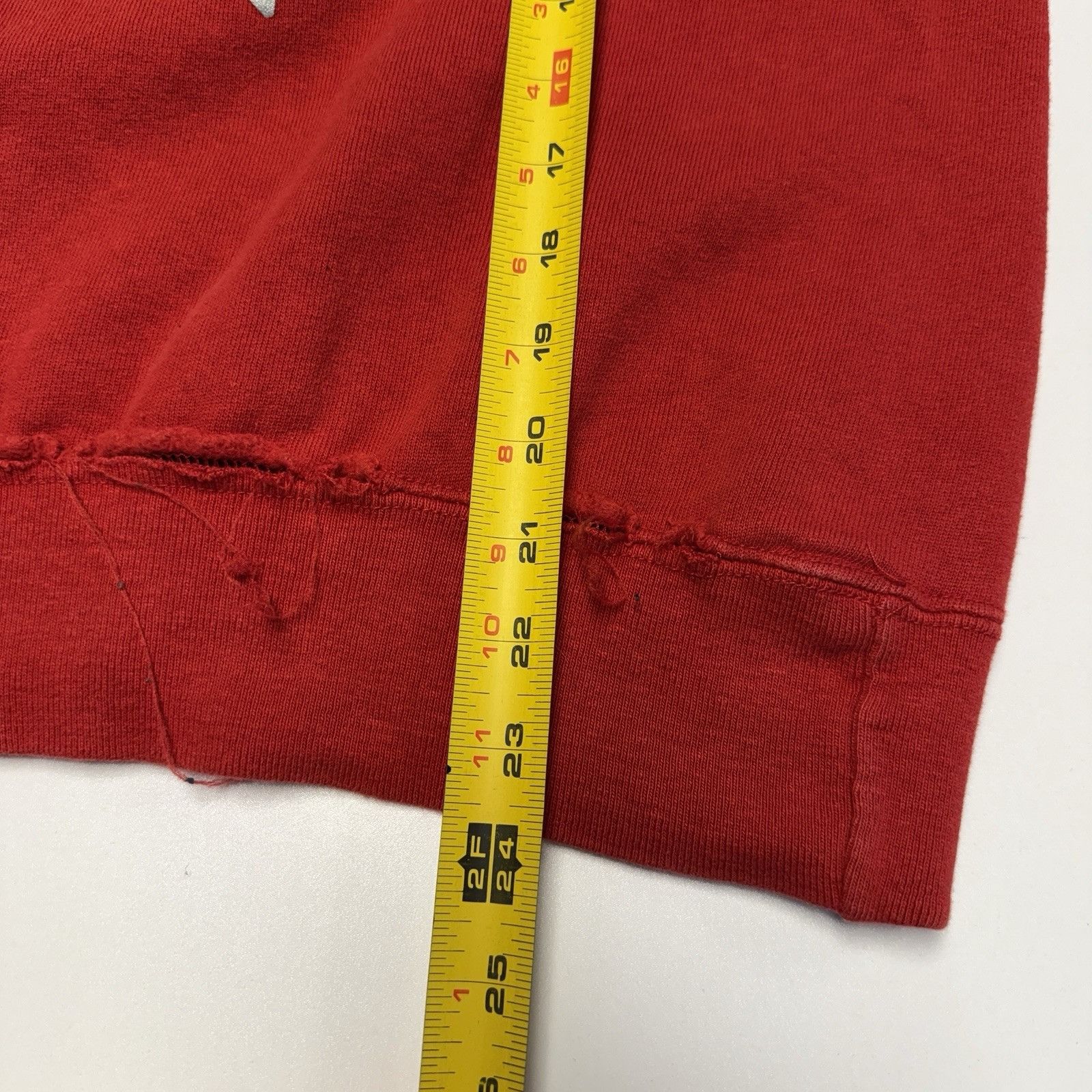 Vintage Vintage Ohio State Buckeyes Sweatshirt Mens M 21.5x23.5 Red Size US M / EU 48-50 / 2 - 12 Thumbnail