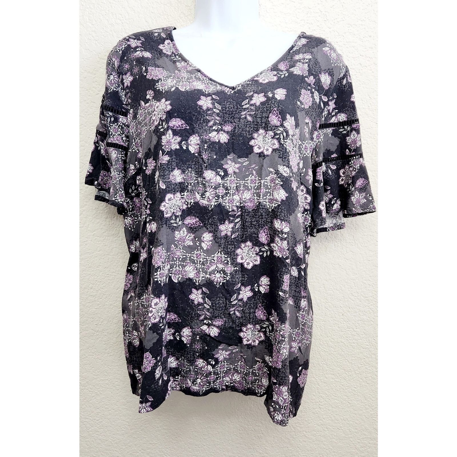 Other Cato Black Purple White Floral Short Bell Sleeves Top Medium Size M / US 6-8 / IT 42-44 - 1 Thumbnail