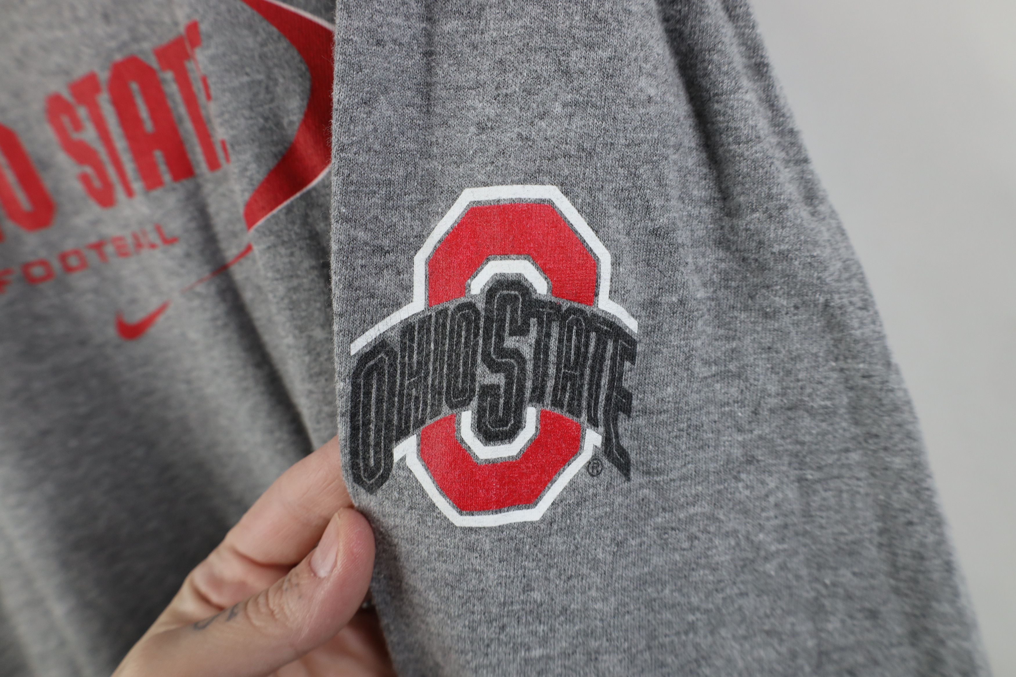 Nike Vintage Nike Swoosh Ohio State University Football T-Shirt Size US L / EU 52-54 / 3 - 4 Thumbnail