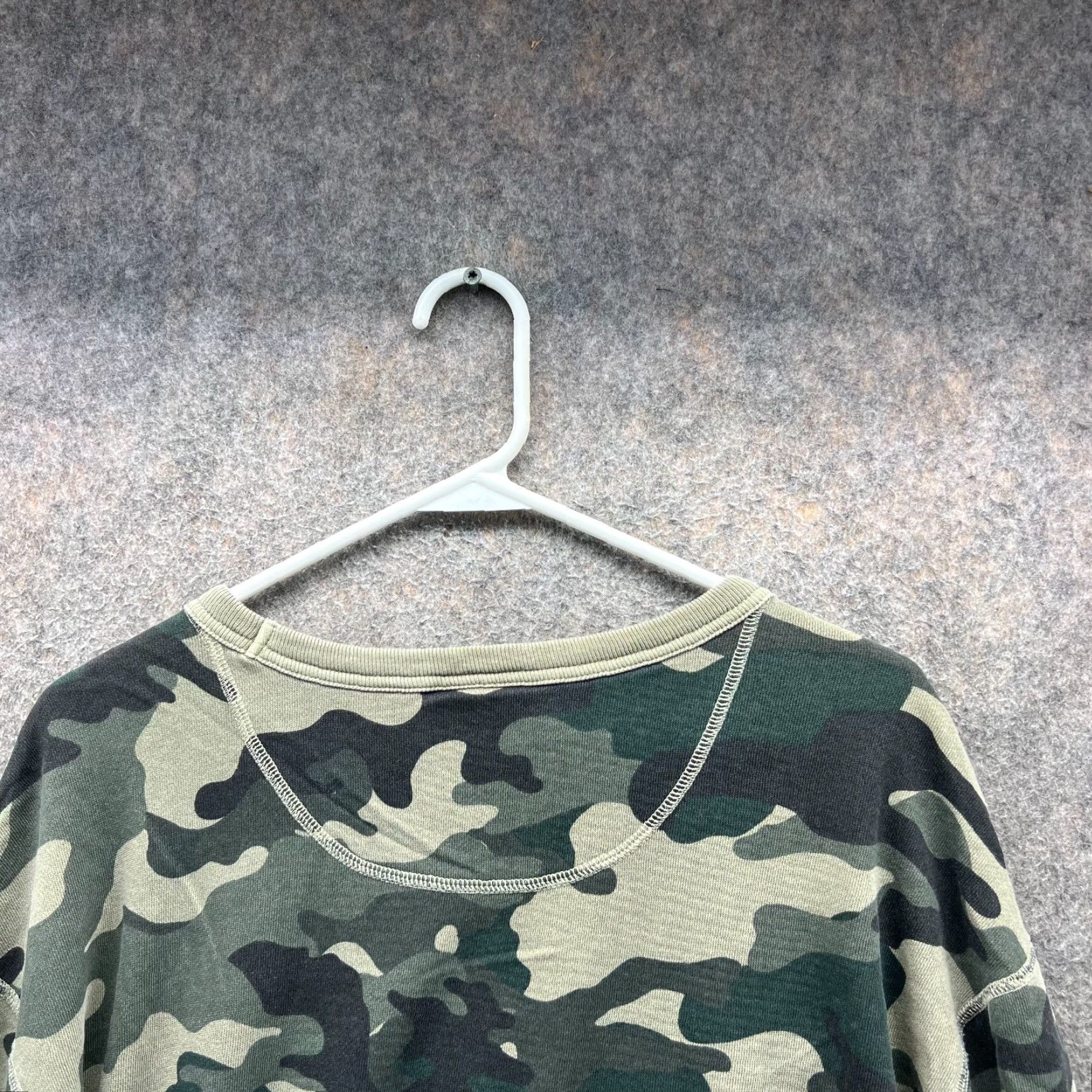 Champion VINTAGE Champion Sweatshirt Mens Large Green Camouflage Fleece Pullover Crewneck Logo All Seasons - Sprinkles: None Size US L / EU 52-54 / 3 - 4 Thumbnail