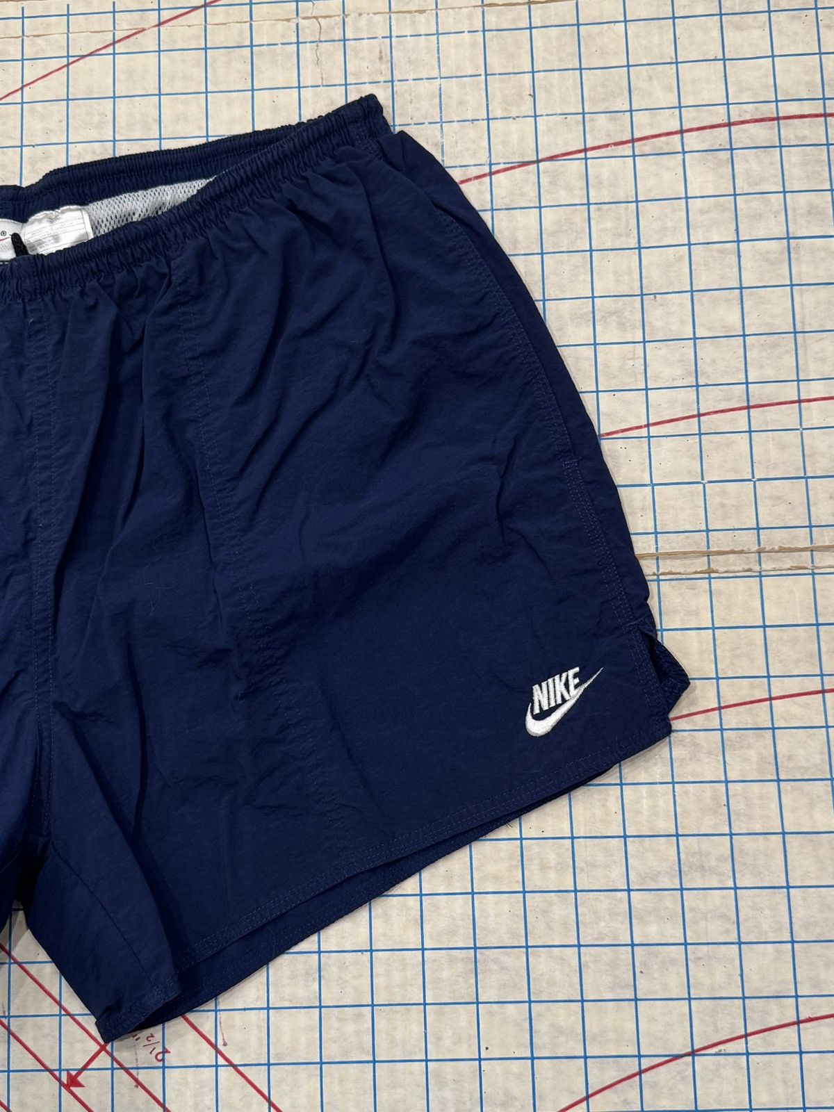 Nike Vintage 90’s Nike White Tag Shorts Navy Size XL 4” Inseam Size US 38 / EU 54 - 4 Thumbnail