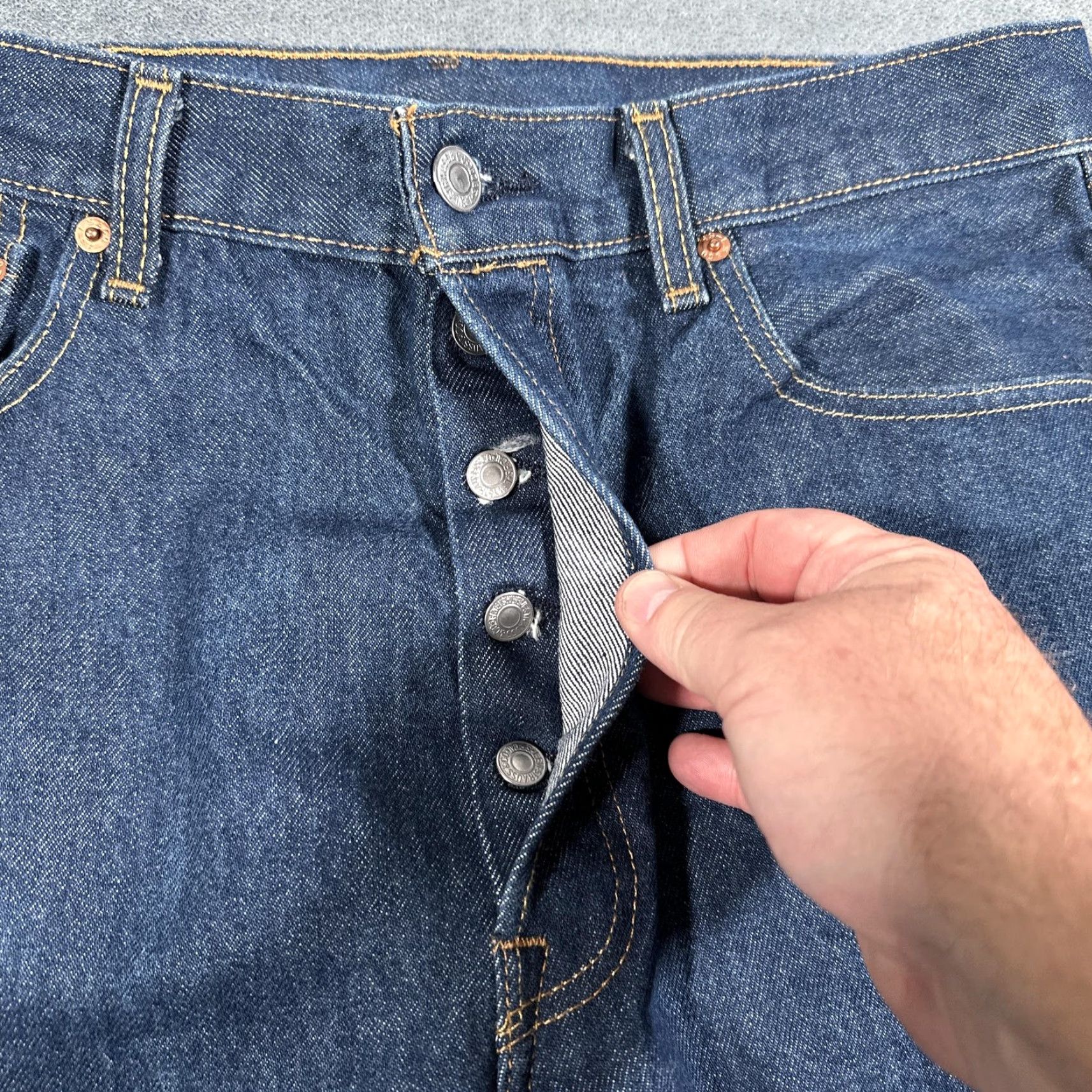 Levi's VINTAGE Levis 501 Jeans Mens 33x32 Blue Straight Leg Button Fly Raw Denim Shrink To Fit Size US 33 - 6 Thumbnail