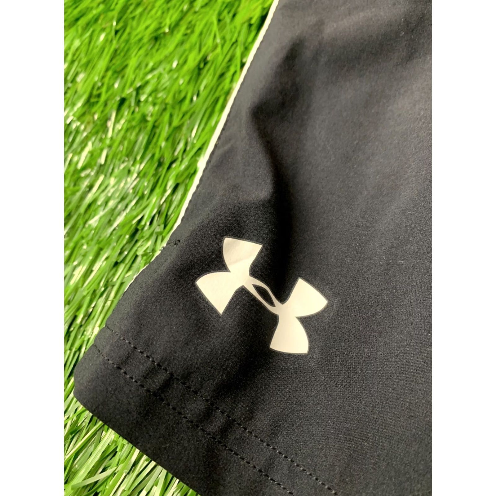 Under Armour Under Armour Training Shorts Men M Black Gray White Logo Pockets Casual Short Size M Size US 31 - 2 Thumbnail