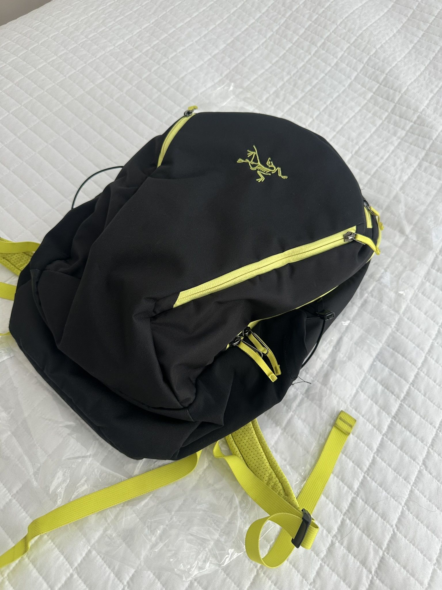 Arc'teryx RARE Arc'teryx Mantis 26L Backpack Black / Olive Moss Size 26 - 9 Thumbnail