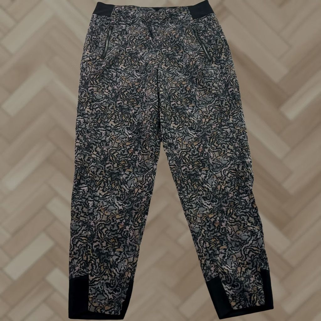 Athleta Athleta Trekkie North Jogger Floral Print Zipper Pocket Pants Women's 10 Black Size 32" / US 10 / IT 46 - 1 Thumbnail