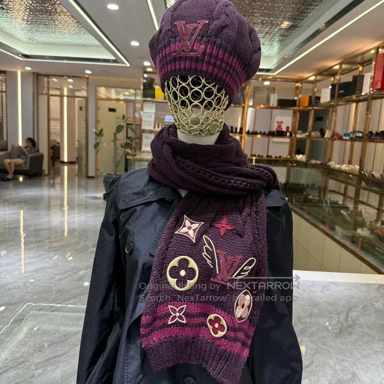 Louis Vuitton Louis Vuitton Purple wool scarf Size ONE SIZE - 1 Thumbnail