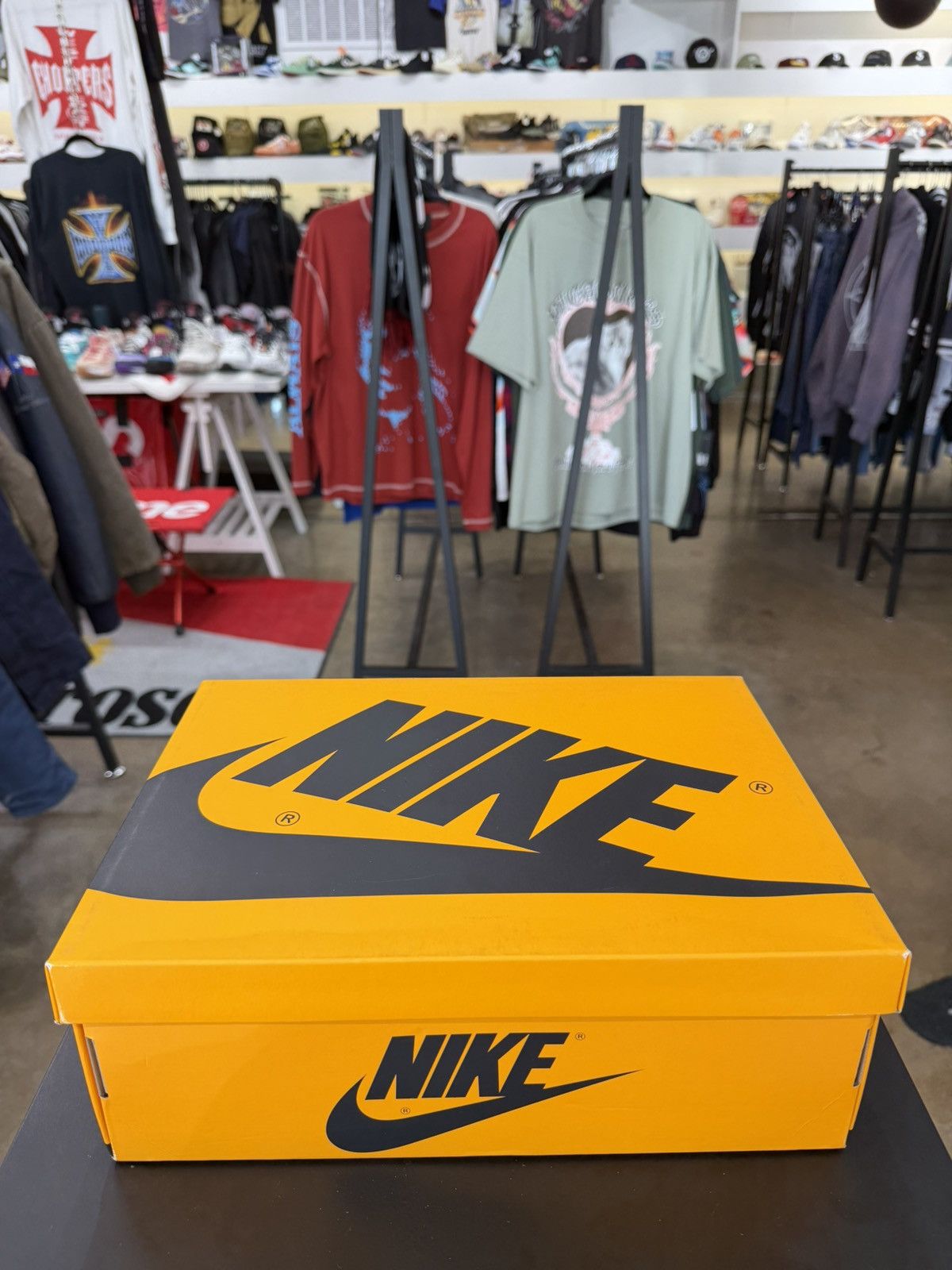 Jordan Brand Air Jordan 1 Taxi Size 9 (2022) Size US 9 / EU 42 - 14 Thumbnail