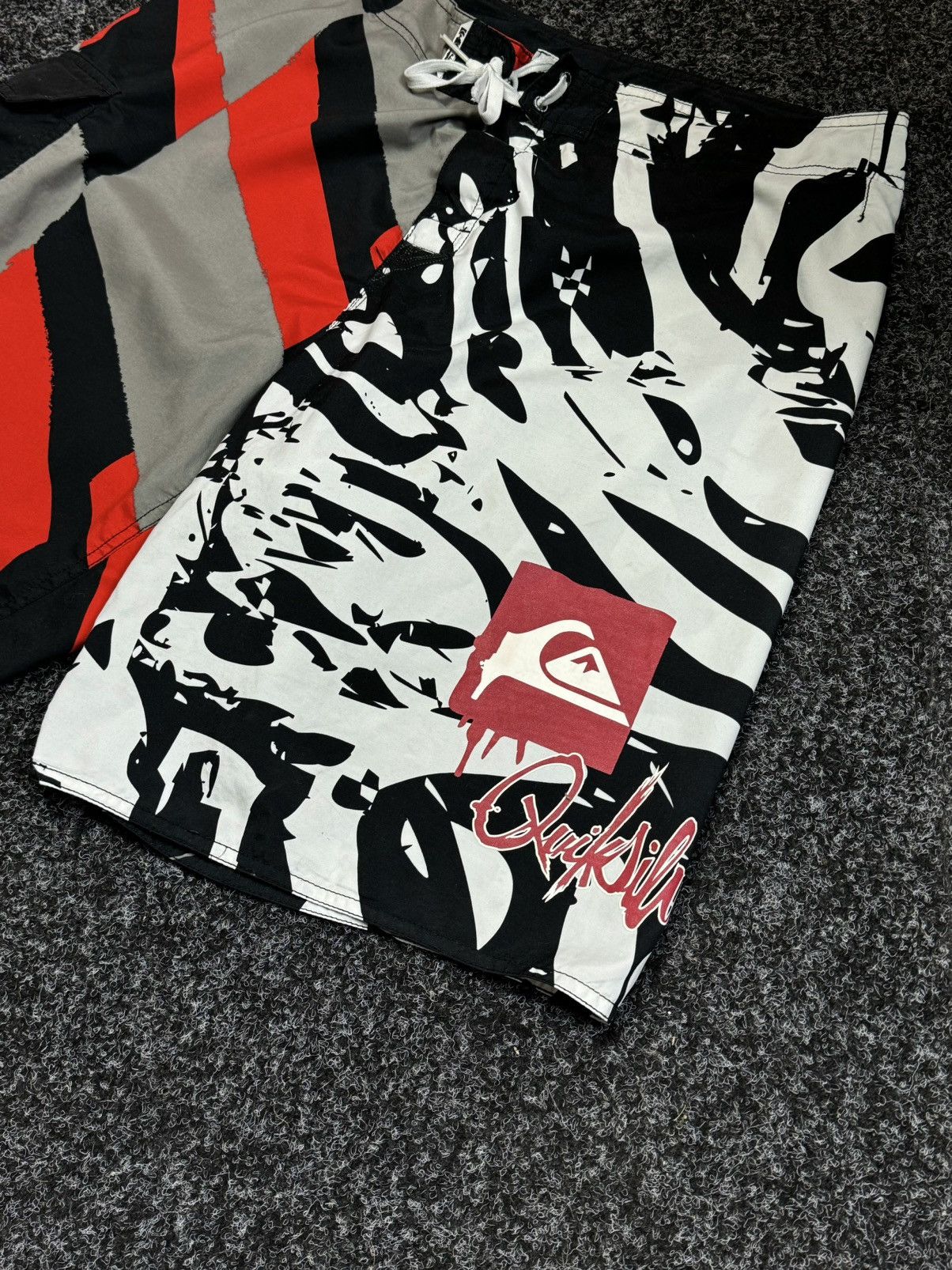 Quiksilver Quiksilver Shorts vintage big logo size 34 L Size US 34 / EU 50 - 2 Thumbnail