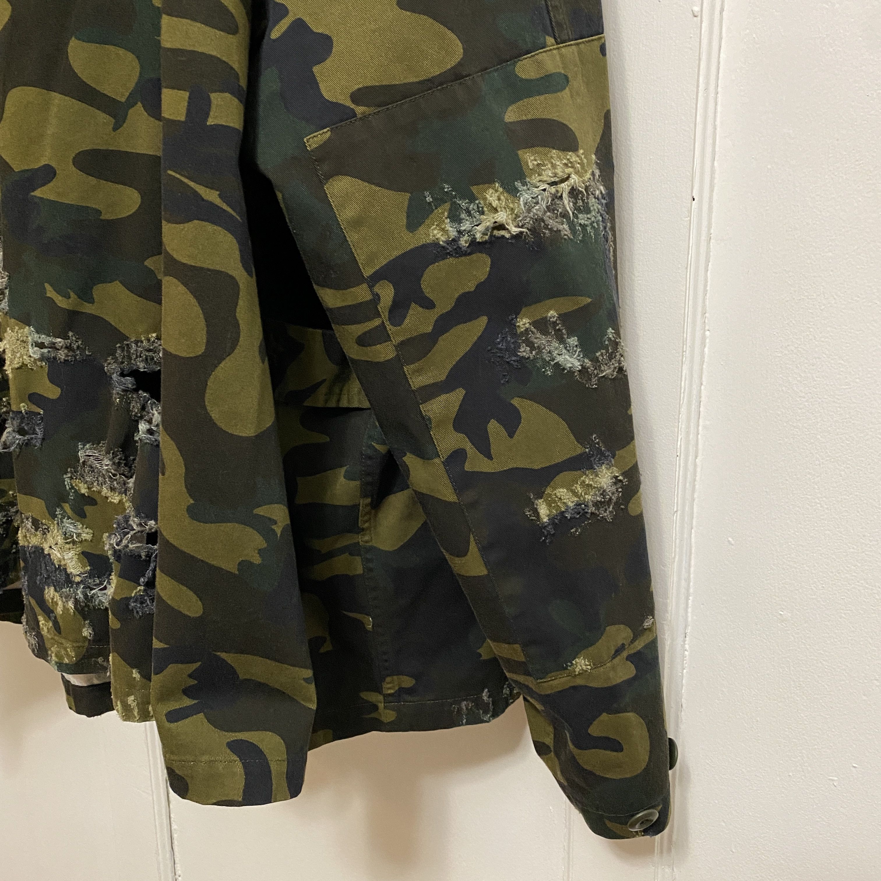 Balenciaga Balenciaga Camo Super Distressed Oversized Jacket Shirt Size US M / EU 48-50 / 2 - 13 Thumbnail