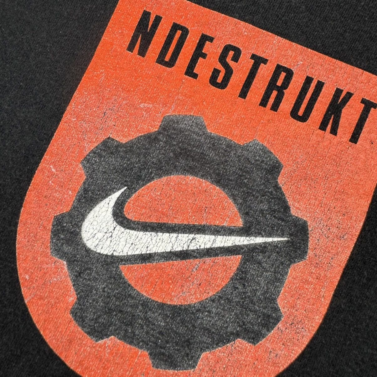 Nike Vintage Faded Nike Ndestrukt Centre Swoosh T-shirt Size US L / EU 52-54 / 3 - 7 Thumbnail