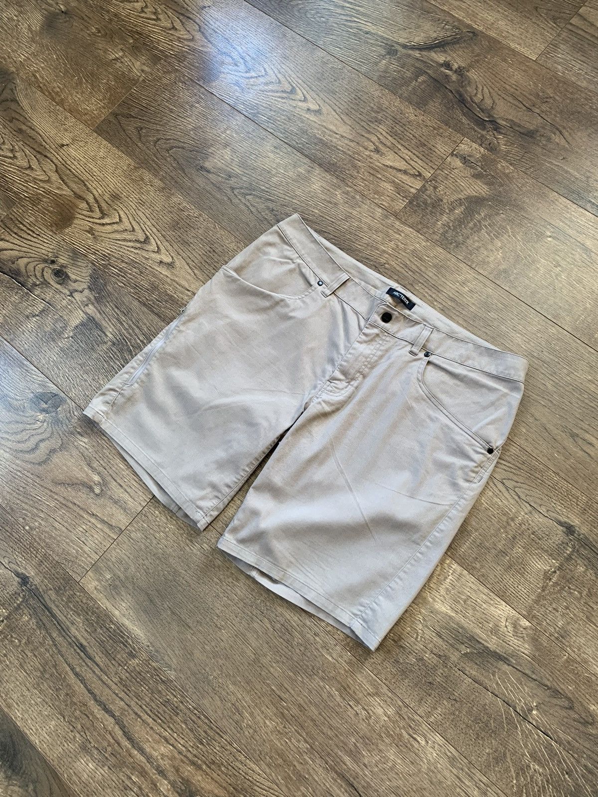 Arc'teryx Shorts Arc’teryx sz L-XL CA#34438 Size US 43 - 1 Thumbnail