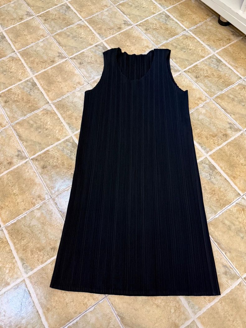 Issey Miyake Issey Miyake size:3 black dress Size XS / US 0-2 / IT 36-38 - 2 Thumbnail