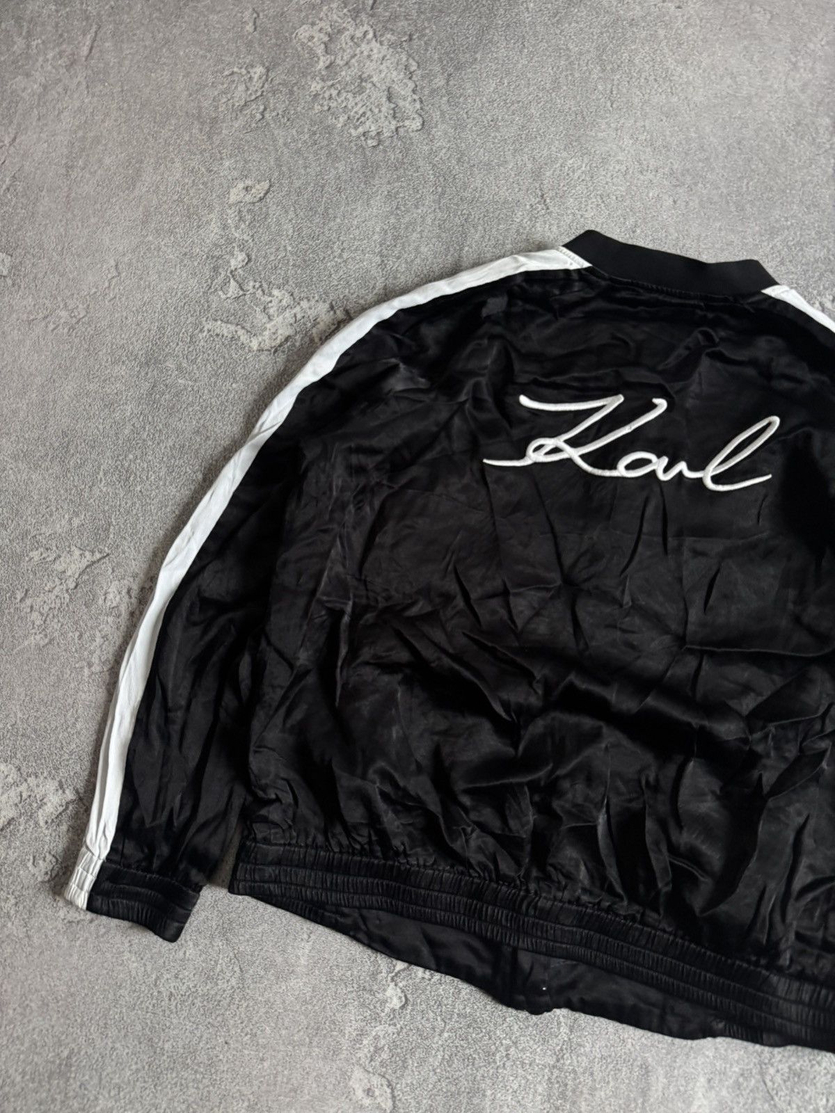 Karl Lagerfeld Karl Lagerfeld IT48/FR44/EU42 bomber zip jacket big logo Size L / US 10 / IT 46 - 13 Thumbnail