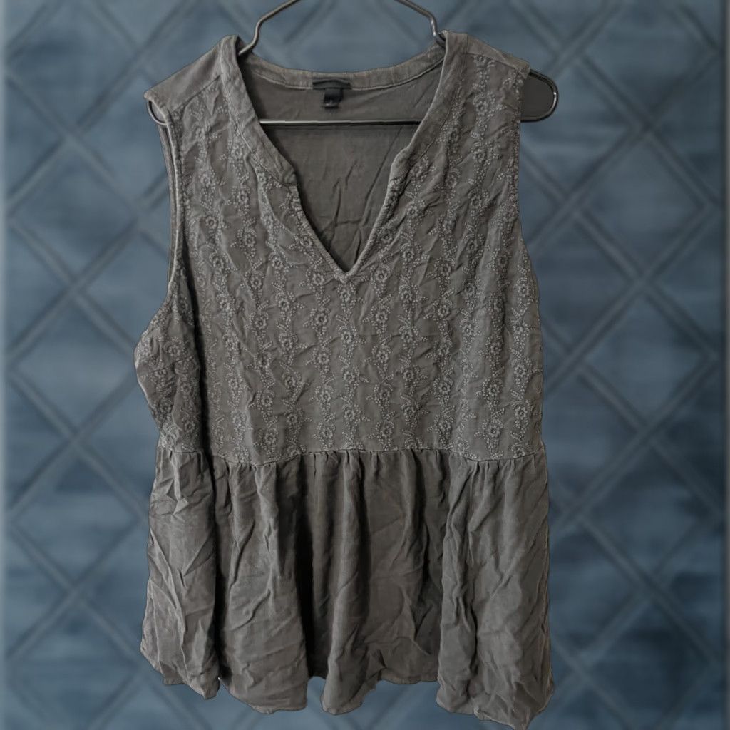Torrid Torrid Blouse Womens 3 Gray Casual Top V-Neck Sleeveless Floral Business Size XS / US 0-2 / IT 36-38 - 1 Thumbnail