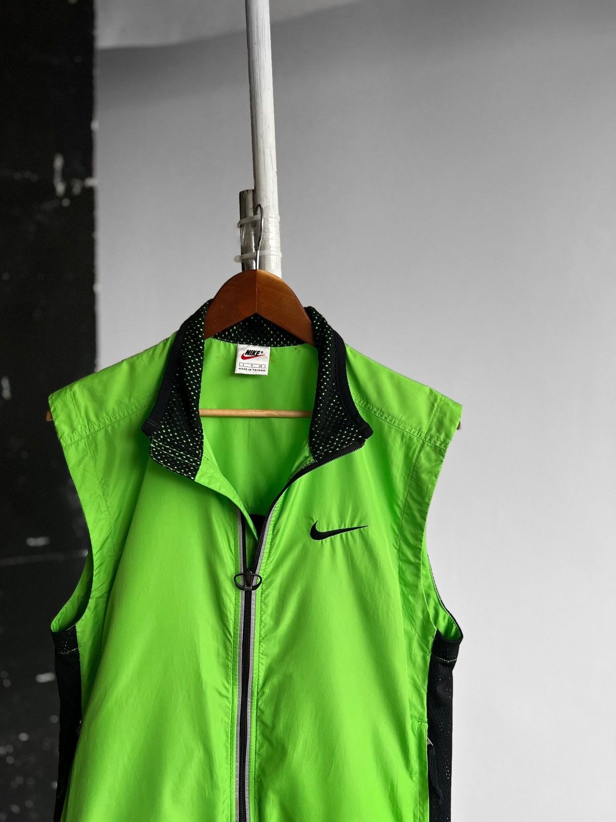 Nike × Vintage Nike Mens Vintage 90s Green Full Zip Sleeveless Vest Jacket Size US S / EU 44-46 / 1 - 2 Thumbnail