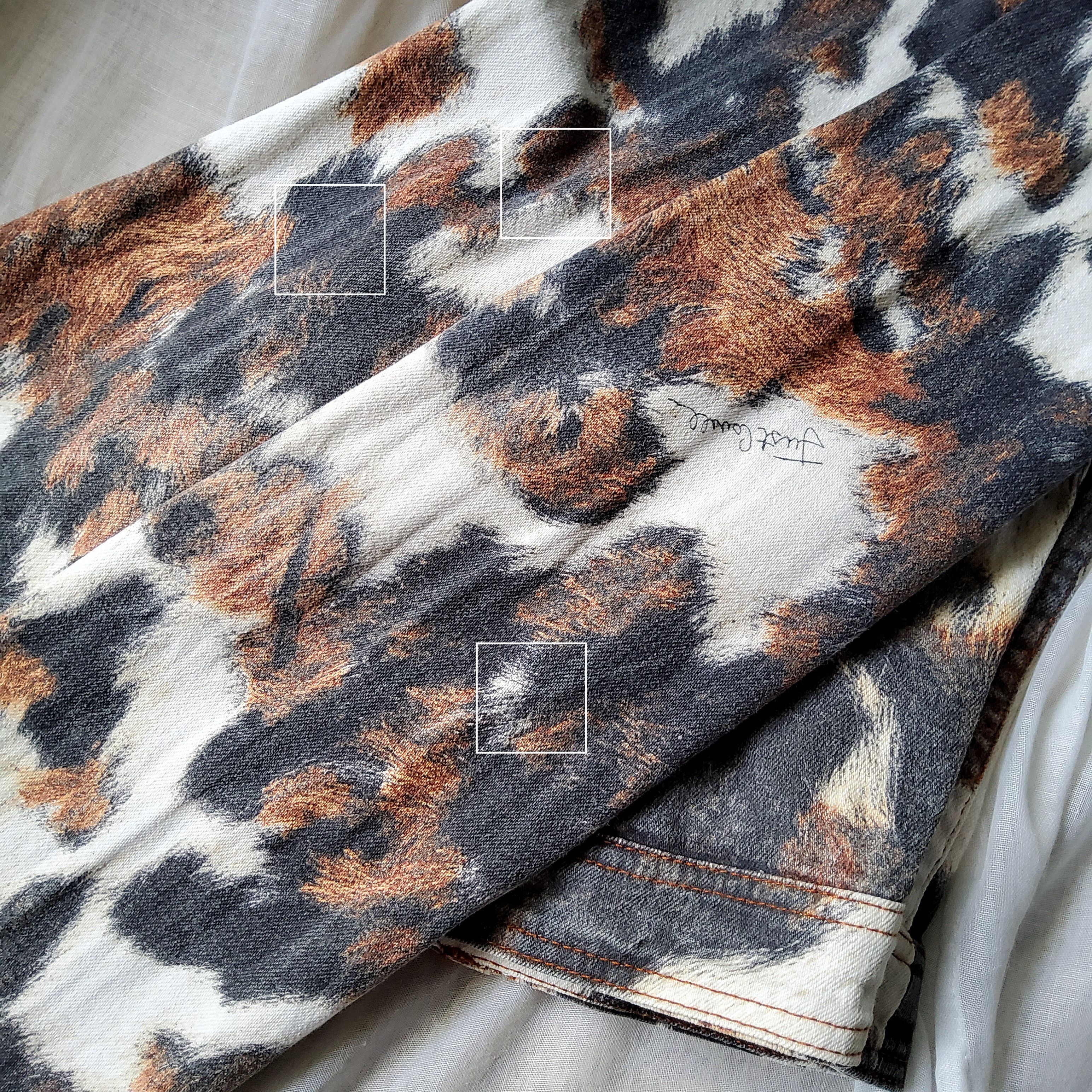 Roberto Cavalli Roberto Cavalli rare vintage SS 2004 cow print denim jacket Size L / US 10 / IT 46 - 17 Thumbnail