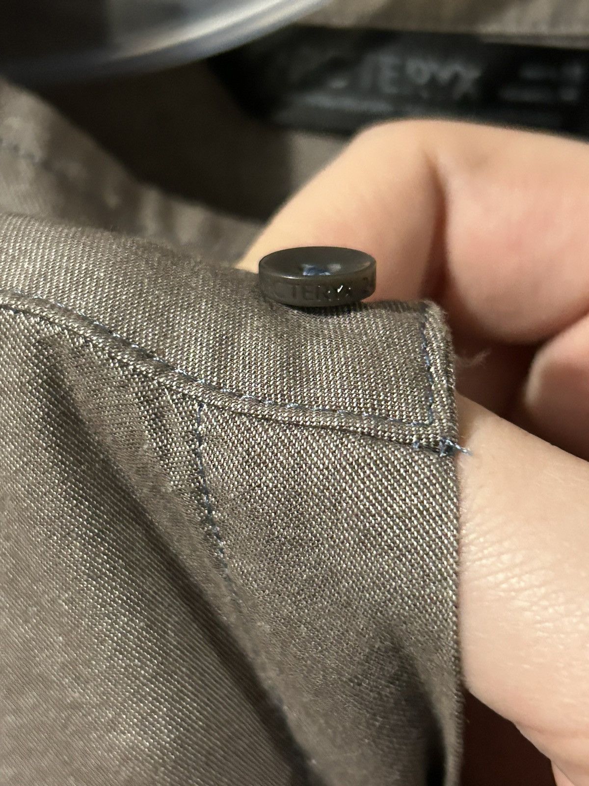 Arc'teryx Vintage Arcteryx Embroidered Short Sleeve Bouton Up Size US M / EU 48-50 / 2 - 6 Thumbnail