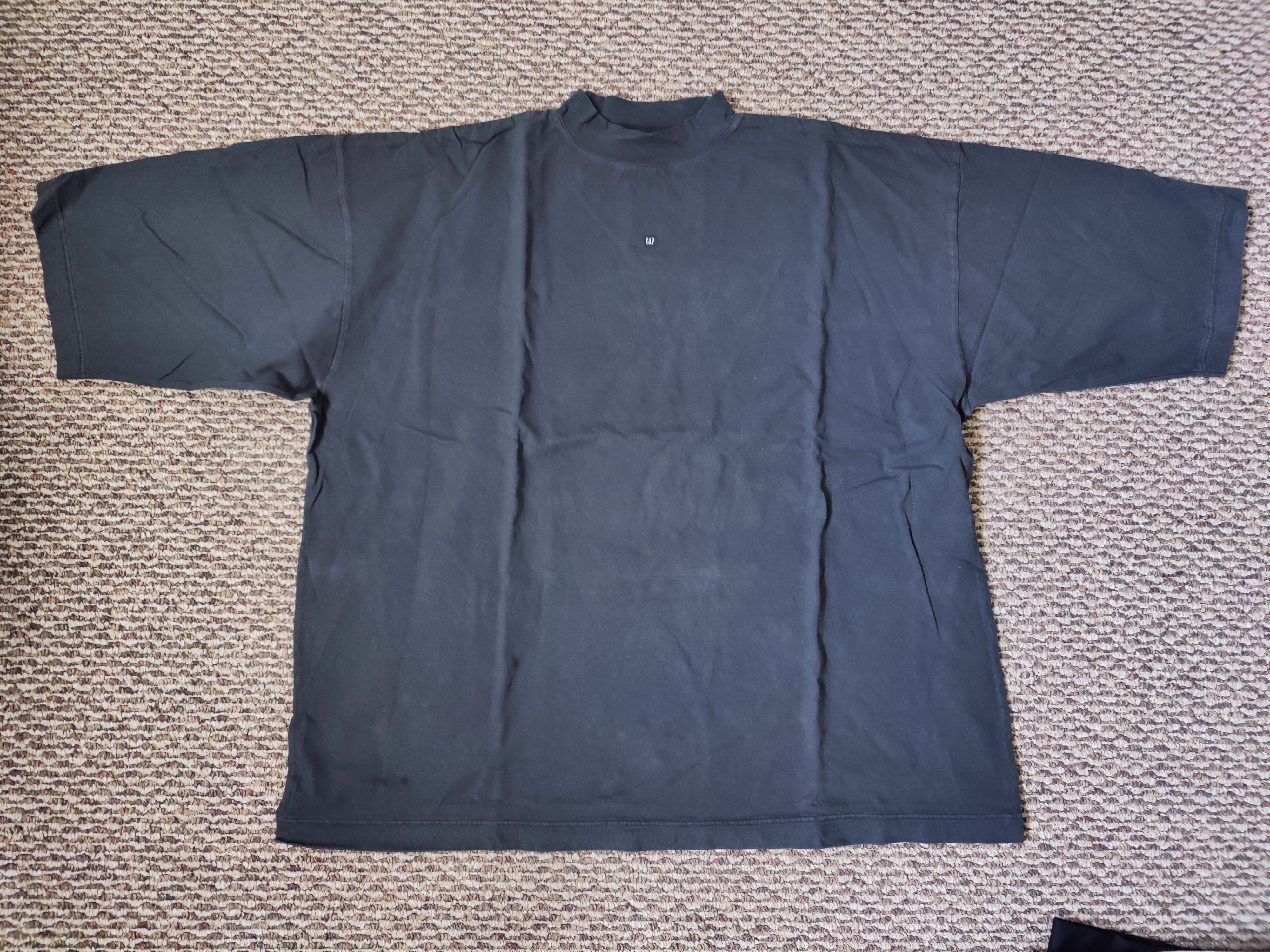 Yeezy gap small logo tshirt