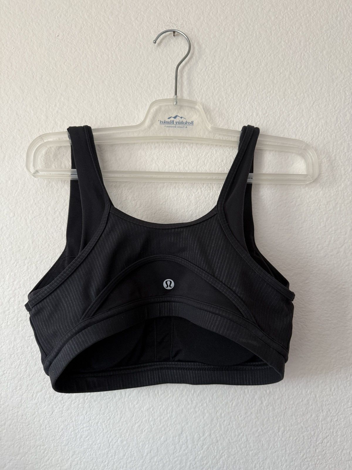 Lululemon Lululemon Black Sports Bra Medium Support pre loved in black Size M / US 6-8 / IT 42-44 - 2 Thumbnail