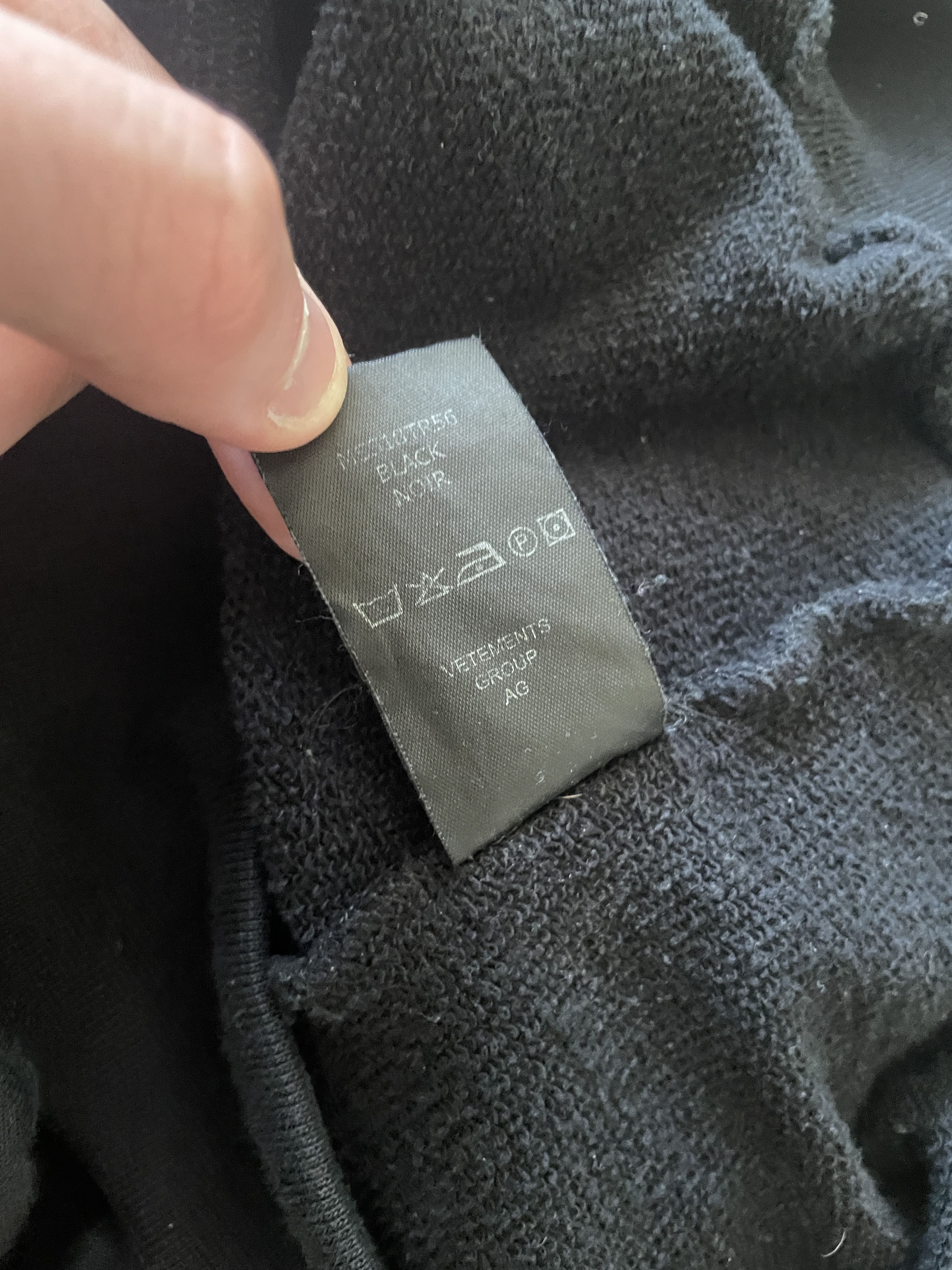 Vetements Vetements - FW18 Zurich Crewneck Sweatshirt M Size US M / EU 48-50 / 2 - 8 Thumbnail