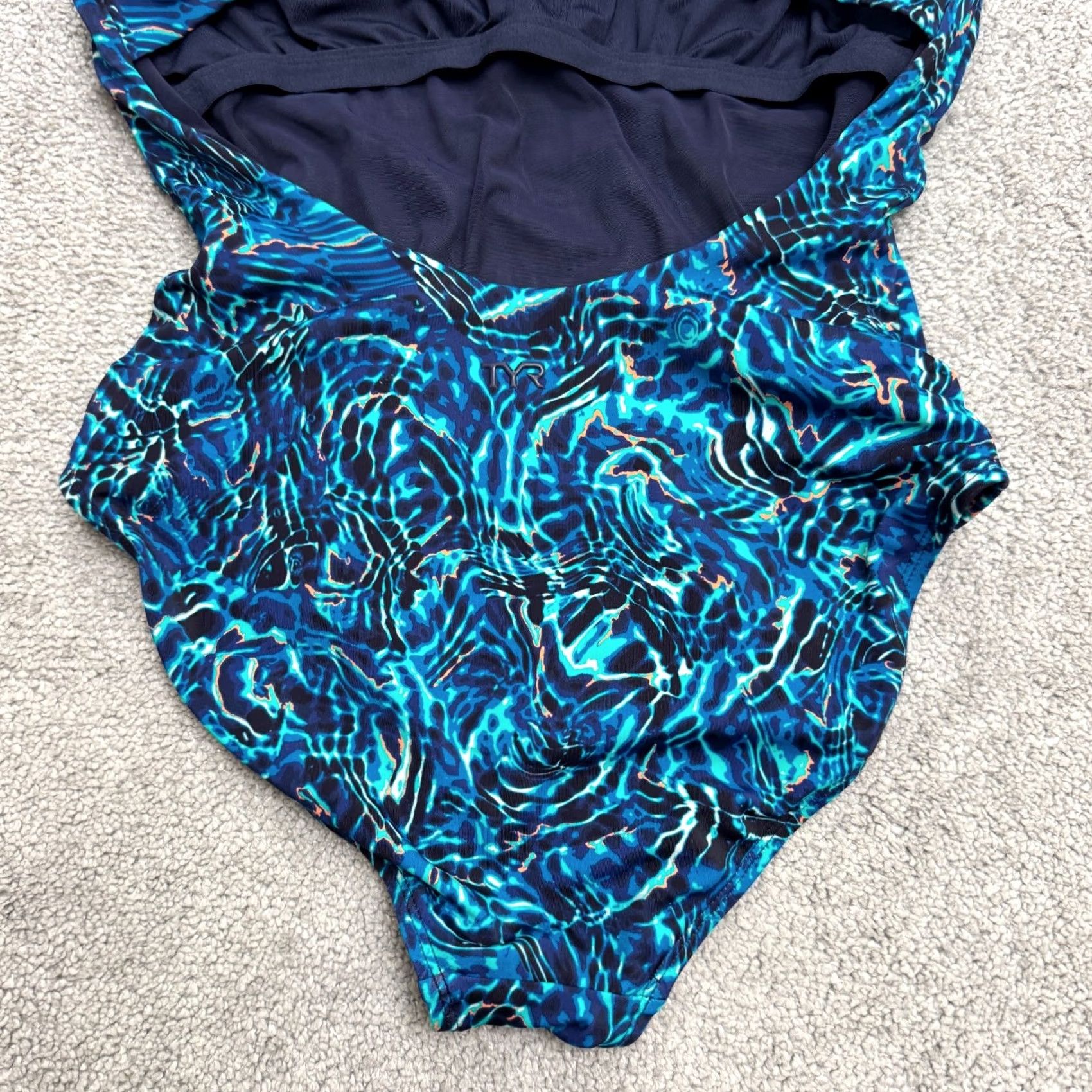 Vintage TYR Abstract Halter One Piece Bodysuit Swimwear Womens Small Blue Training Swim Size S / US 4 / IT 40 - 3 Thumbnail