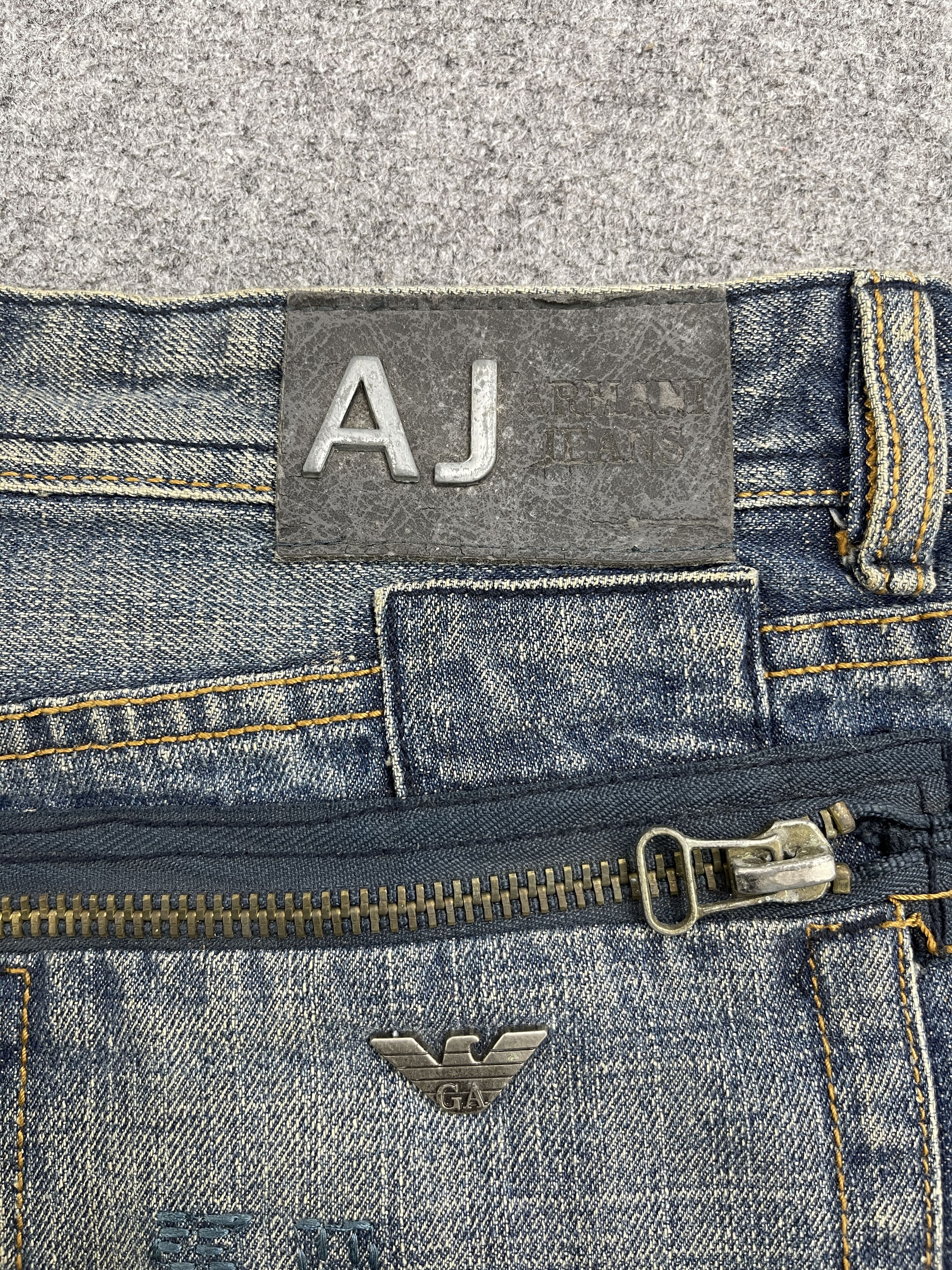 Other Vintage Armani Jeans Blue Faded Denim DP2585 Size US 33 - 5 Thumbnail