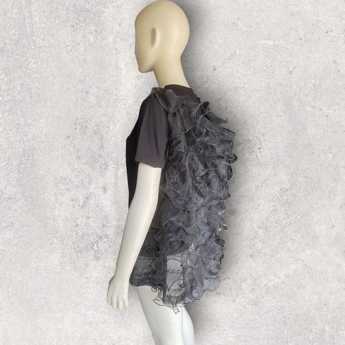 Comme des Garcons SS19 Back Ruffle Appliqué Layer T Shirt Size S / US 4 / IT 40 - 1 Thumbnail