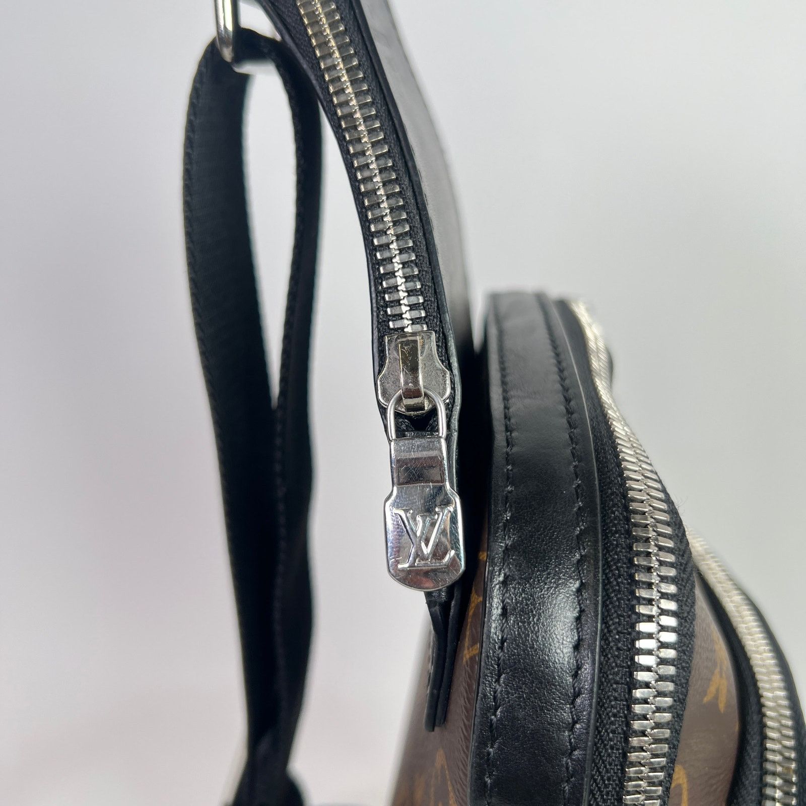 Louis Vuitton Louis Vuitton Monogram Avenue Sling Bag Size ONE SIZE - 11 Thumbnail