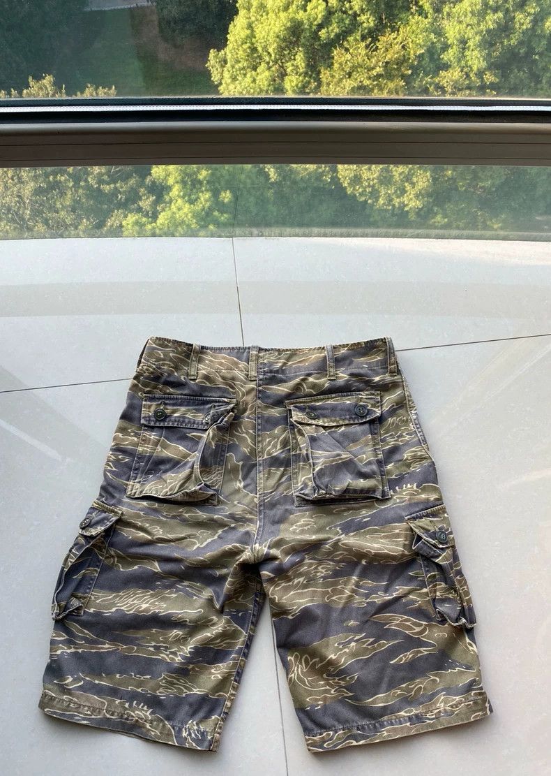 The Real McCoy's The Real McCoy'sSize MShorts in Tiger Camouflage Pattern 25 Size US 30 / EU 46 - 2 Thumbnail