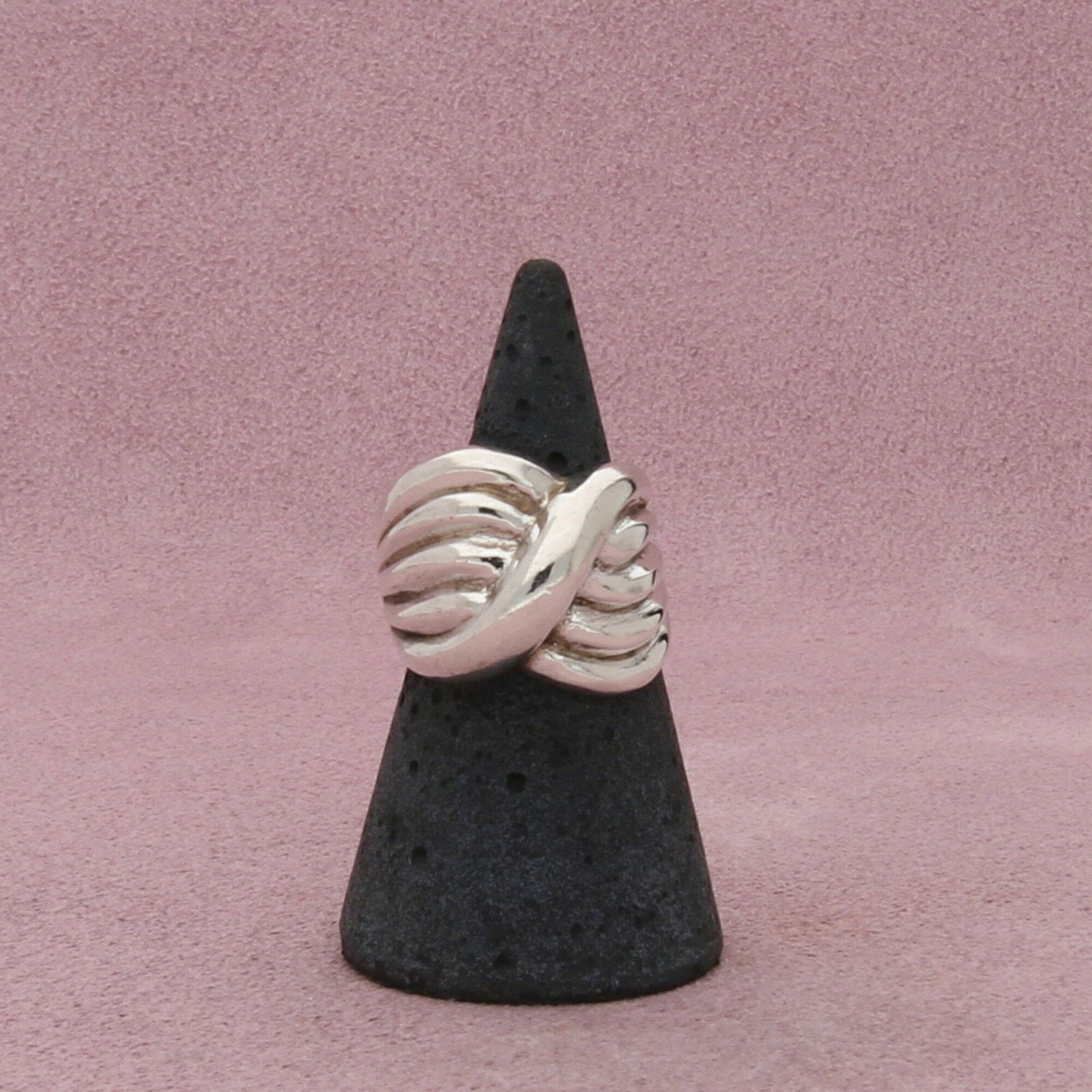 Sterling Silver sterling silver vintage scalloped crossover ring size 5.5 Size ONE SIZE - 3 Thumbnail