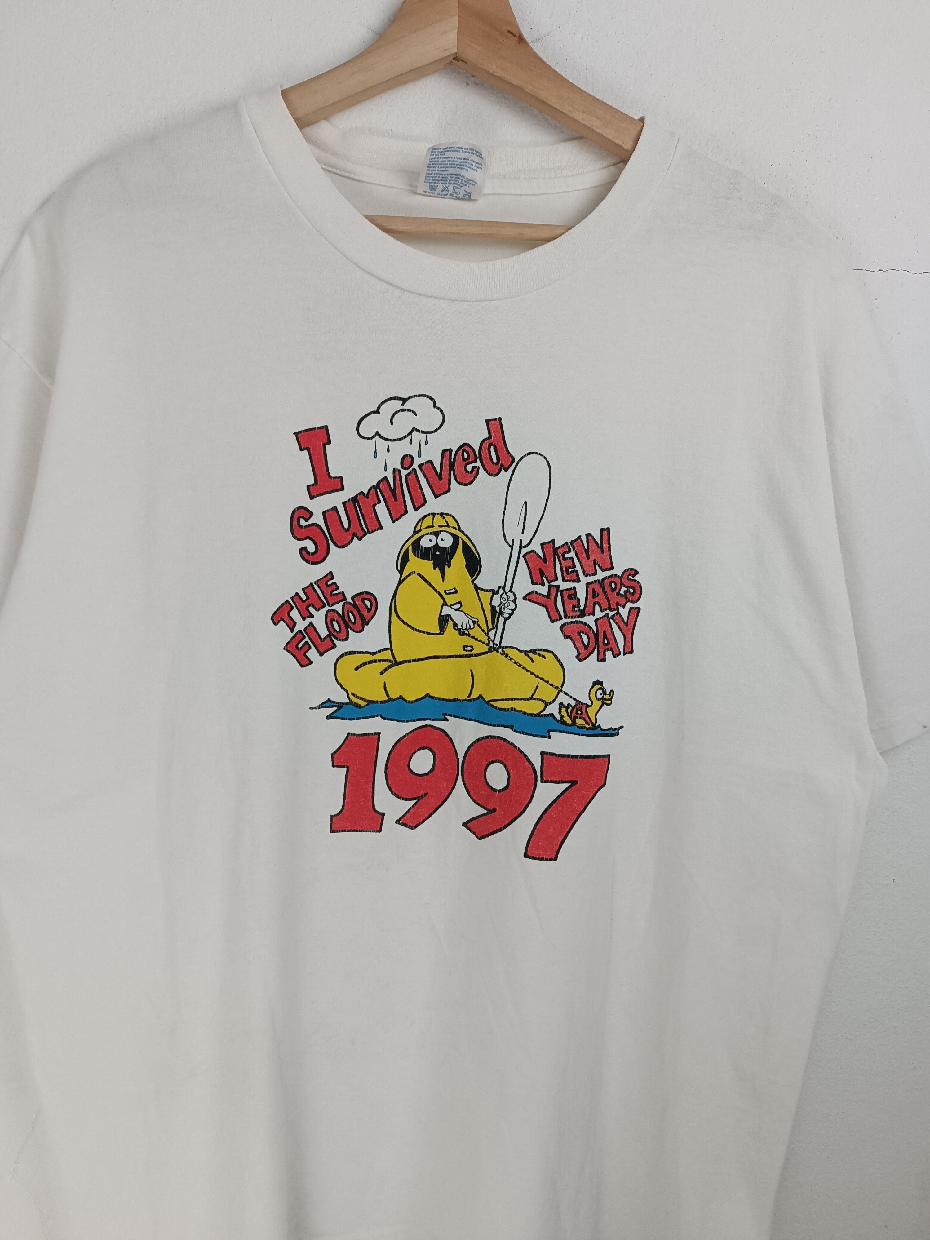 Vintage VINTAGE 90s I SURVIVED THE FLOOD 1997 FUNNY HUMOR VERY RARE Size US XL / EU 56 / 4 - 7 Thumbnail