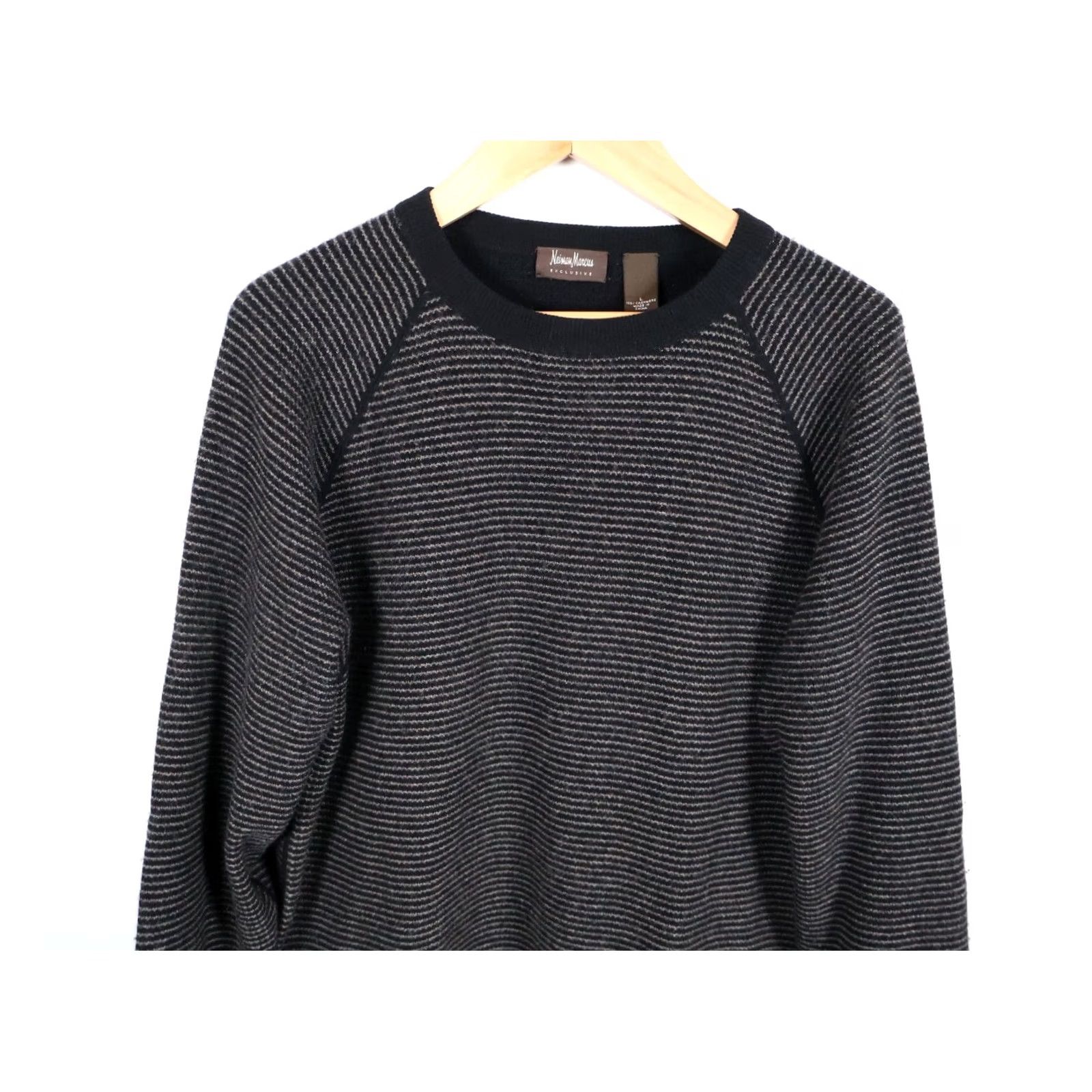 Neiman Marcus VINTAGE: No — Neiman Marcus Cashmere Sweater Men’s Large Black Stripe Lightweight Crewneck Size US L / EU 52-54 / 3 - 4 Thumbnail
