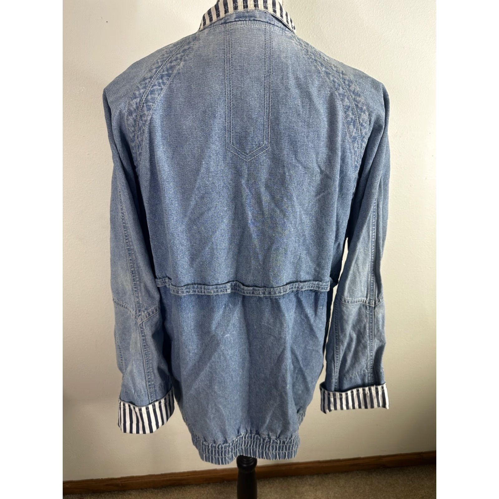 Denime VINTAGE 90s Denim Blue Jean Jacket Coat Women’s Small Relaxed Fit Jacket Striped Anorak 90s Womens Small blue denim jacket Size 28" / US 6 / IT 42 - 3 Thumbnail