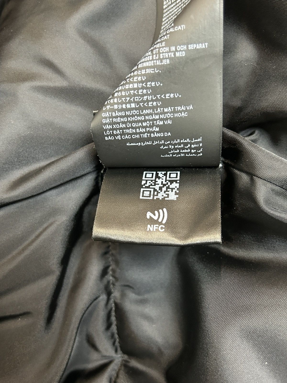 Prada Prada Re-Nylon Cropped Down Bomber Jacket Black 52 Size US L / EU 52-54 / 3 - 18 Thumbnail