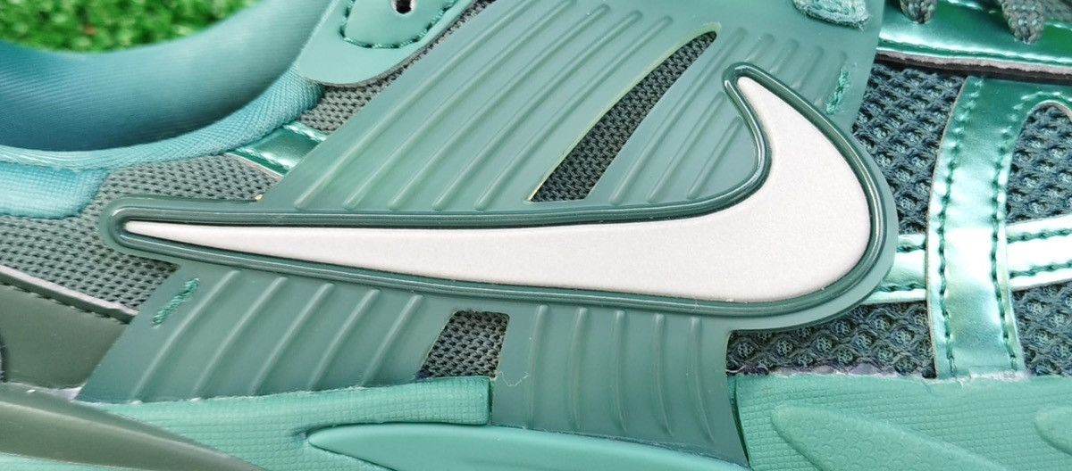 Nike Shoes Nike V2K Run Unisex. Size US 9 / EU 42 - 5 Thumbnail