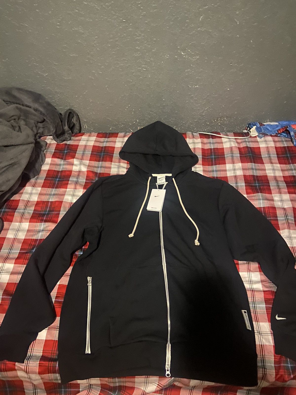 Nike Men’s Nike Standard Issue Dri-FIT Full-Zip Black Hoodie Size US L / EU 52-54 / 3 - 1 Thumbnail