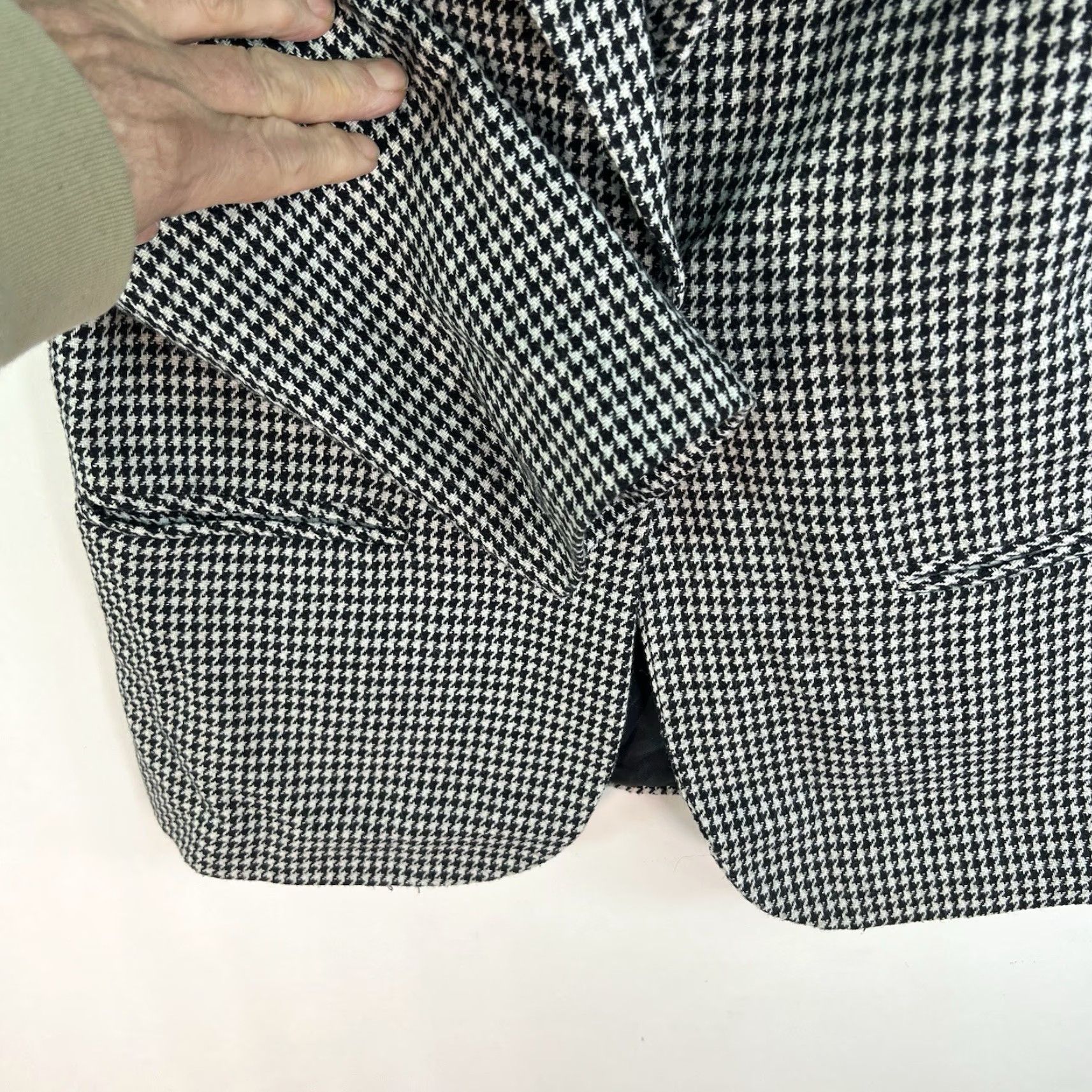 VINTAGE Sag Harbor Blazer Jacket Wool Blend Black White Velvet Collar Women 8P Houndstooth Button Mid-Length Long Sleeve Tailored 90s