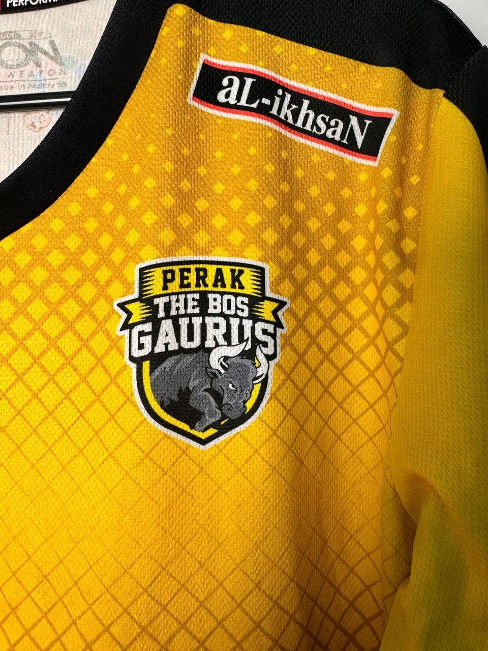 Vintage Perak FC The Boss Gaurus 2017 Home Kit Jersey Size US M / EU 48-50 / 2 - 4 Thumbnail