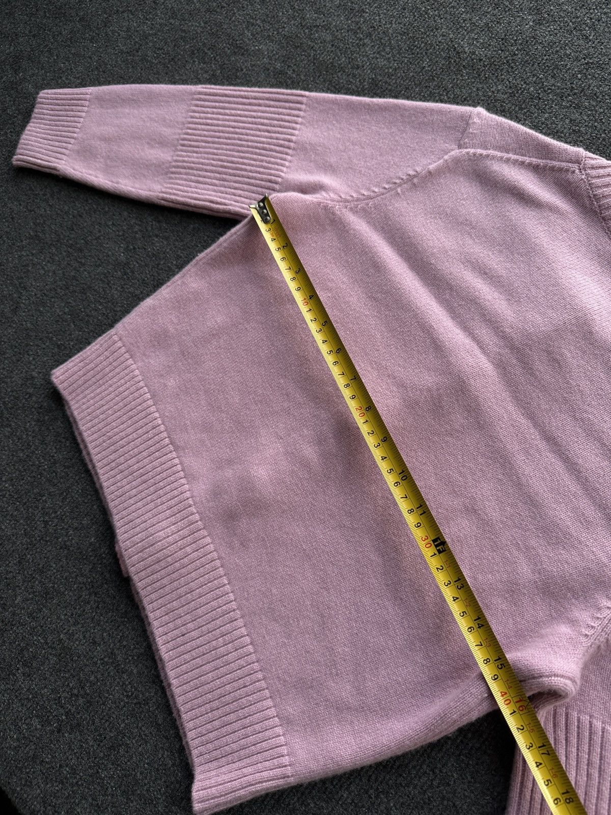 Chanel F/W 24 🚨 CASHMERE CHANEL 24B PINK CARDIGAN METAL LOGO BUTTON Size XS / US 0-2 / IT 36-38 - 18 Thumbnail