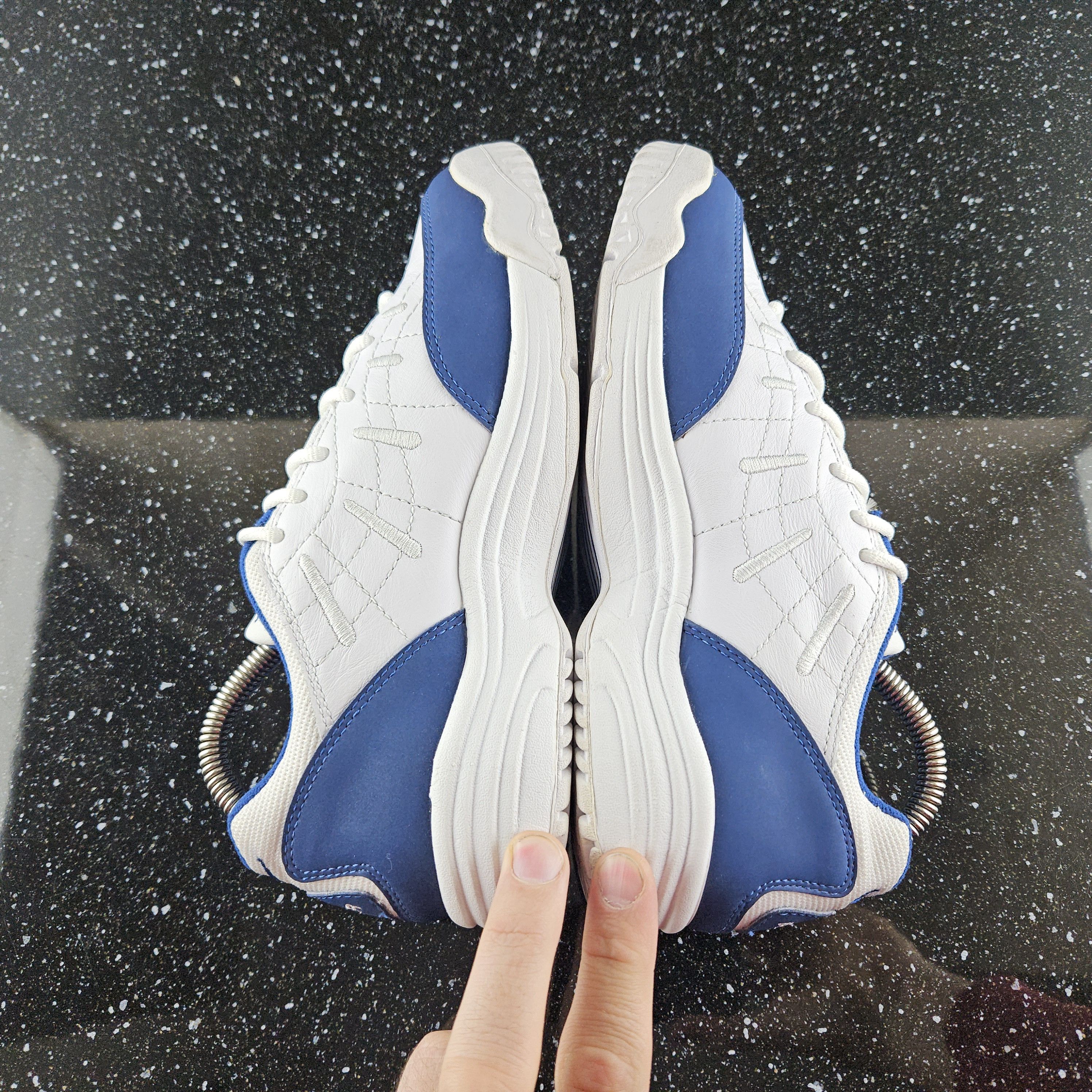 Nike Vintage Nike white trainers Sz 8.5 US Size US 8.5 / IT 38.5 - 7 Thumbnail