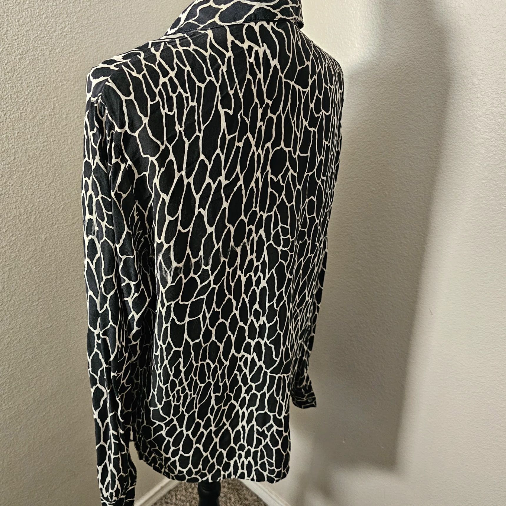 Vintage VINTAGE Allison Taylor Shirt Blouse Women's M Black & White Silk Geometric Print Geometric Blouse 90s Womens Size M / US 6-8 / IT 42-44 - 3 Thumbnail