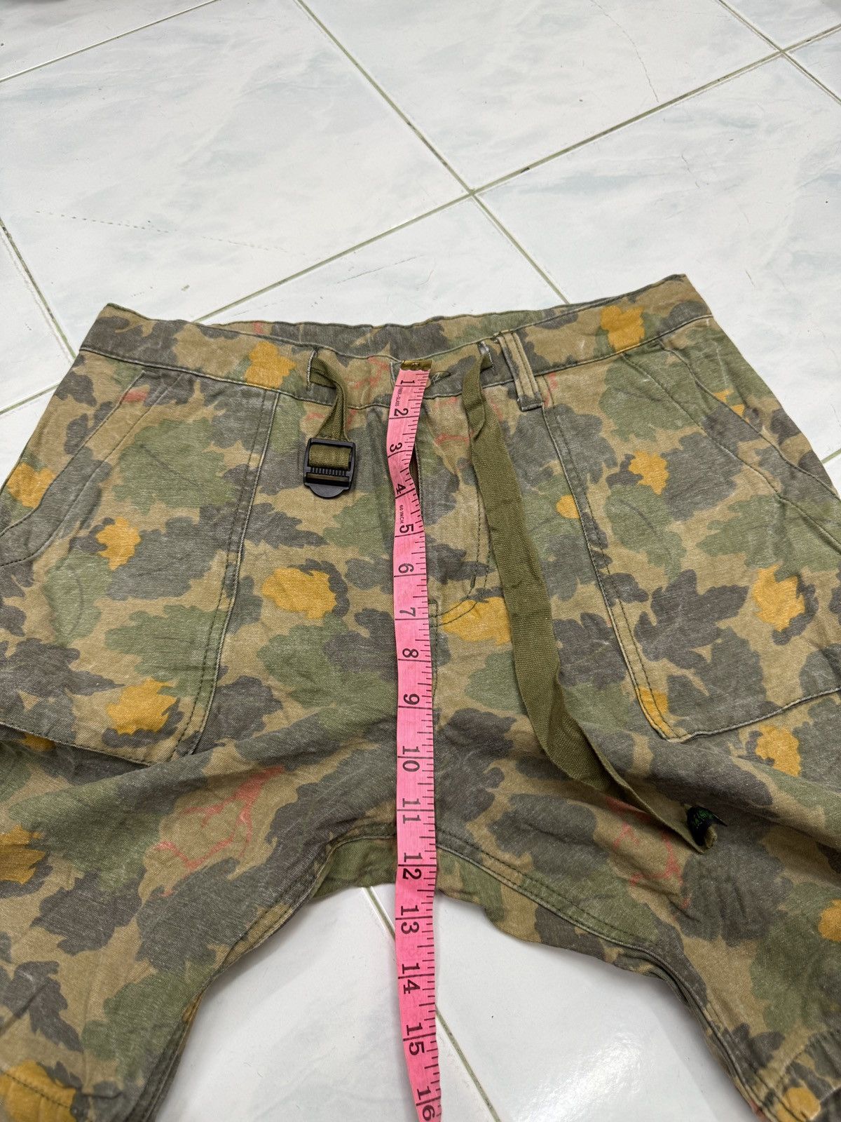 Wild Things 🔥🔥🔥ARCHIVE WILD THINGS CAMO SHORTS Size US 31 - 13 Thumbnail