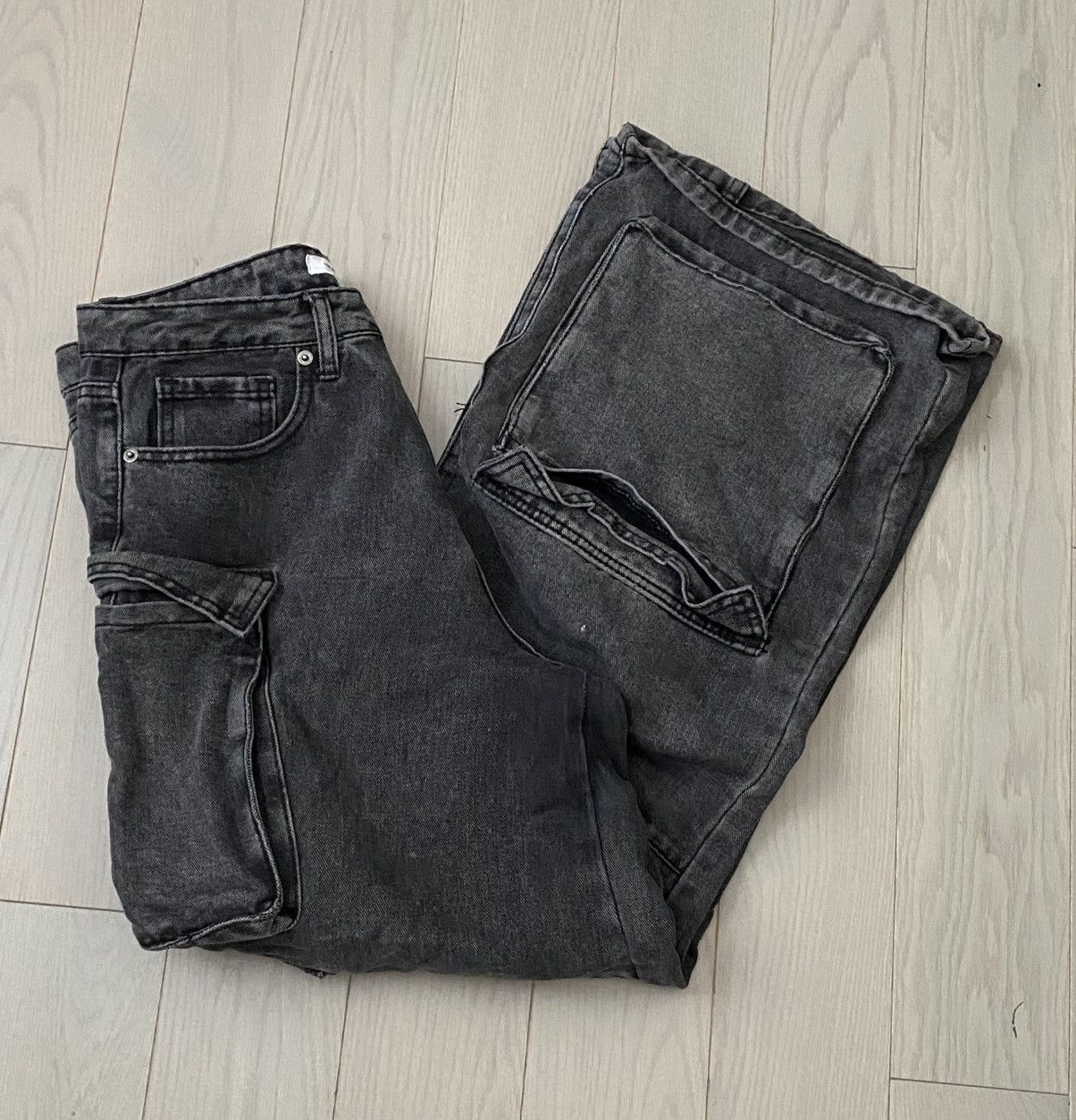Forever 21 Forever 21 women’s black Cargo jeans Size 28" / US 6 / IT 42 - 3 Thumbnail