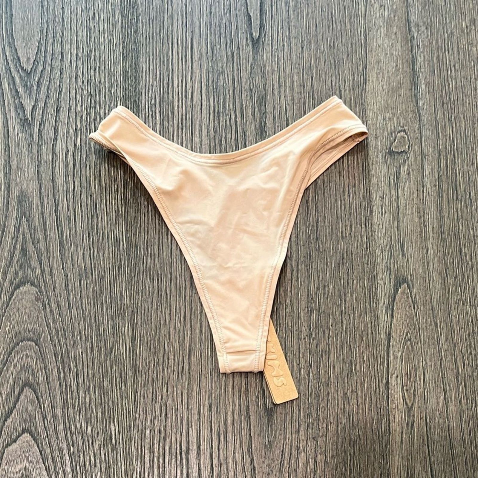 SKIMS NWT Skims Fits Everybody Dipped Front Thong Clay Size XXS Size ONE SIZE - 1 Thumbnail