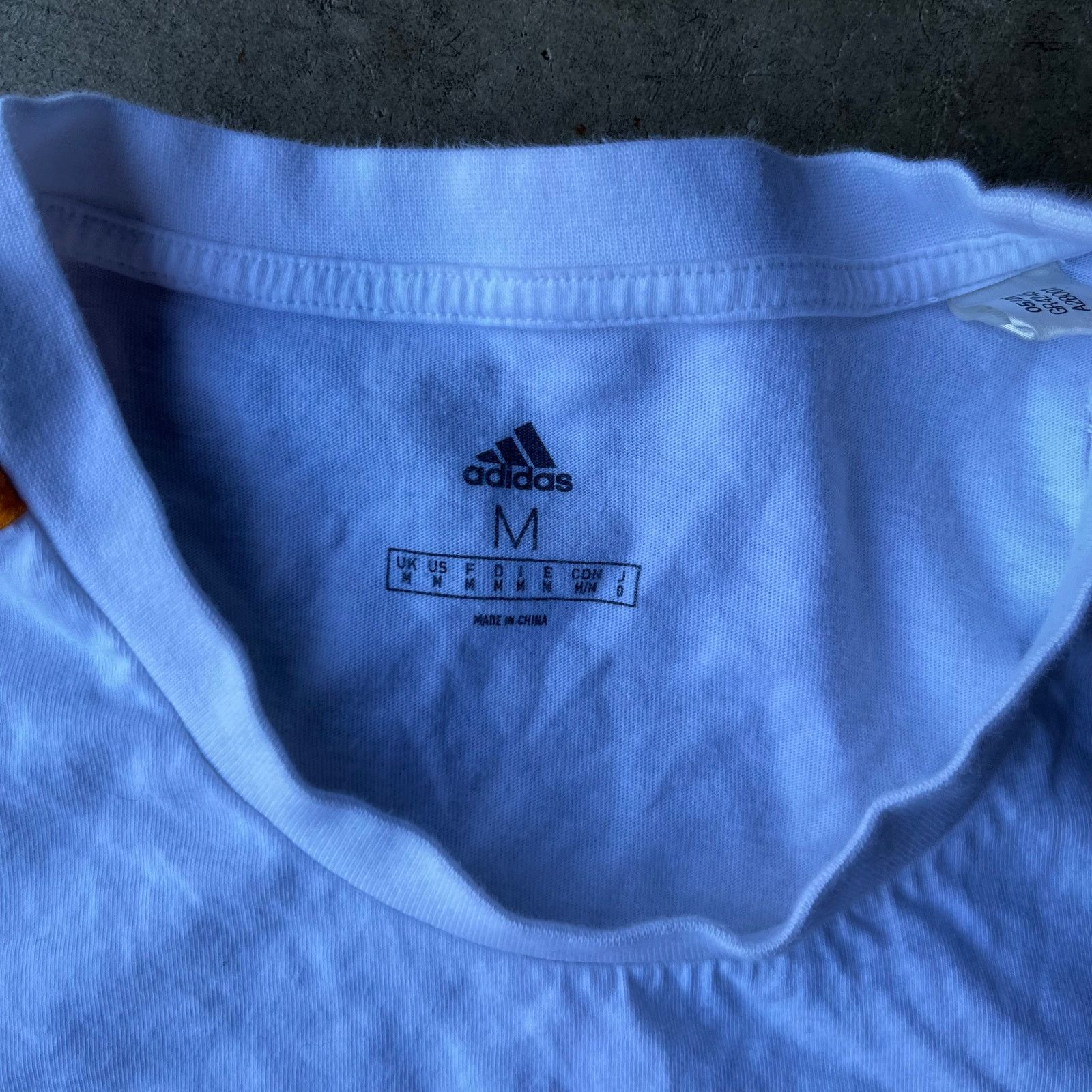 Vintage REAL MADRID ADIDAS STRIPED SHIRT MENS MEDIUM WHITE Size US M / EU 48-50 / 2 - 4 Thumbnail