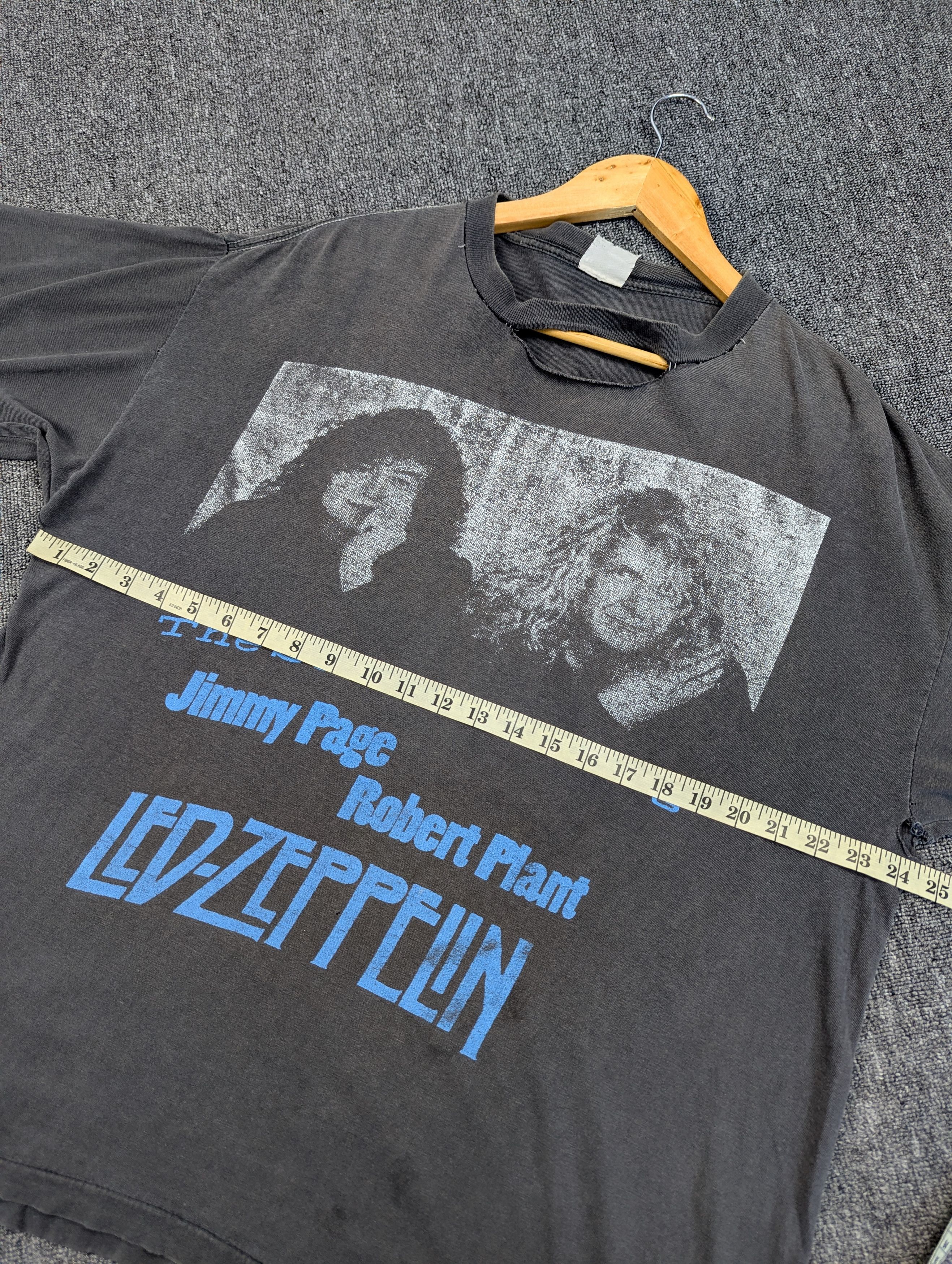 Band Tees 90s THRASHED Led Zeppelin Jimmy Page Robert Plant Band Tee Size US L / EU 52-54 / 3 - 20 Thumbnail