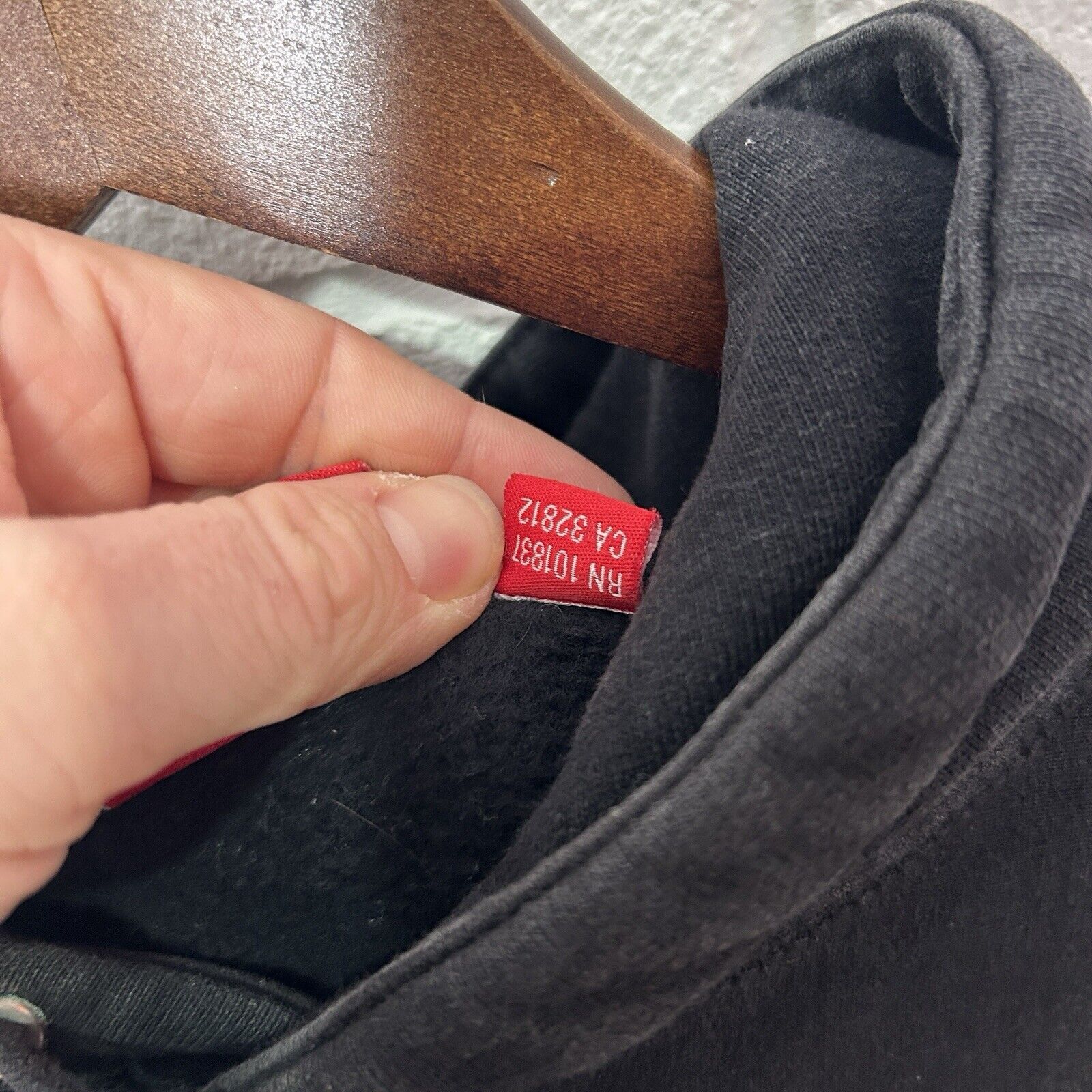 Supreme Supreme Tonal Embroidered Logo Hoodie "Black" FW15 Size US M / EU 48-50 / 2 - 6 Thumbnail
